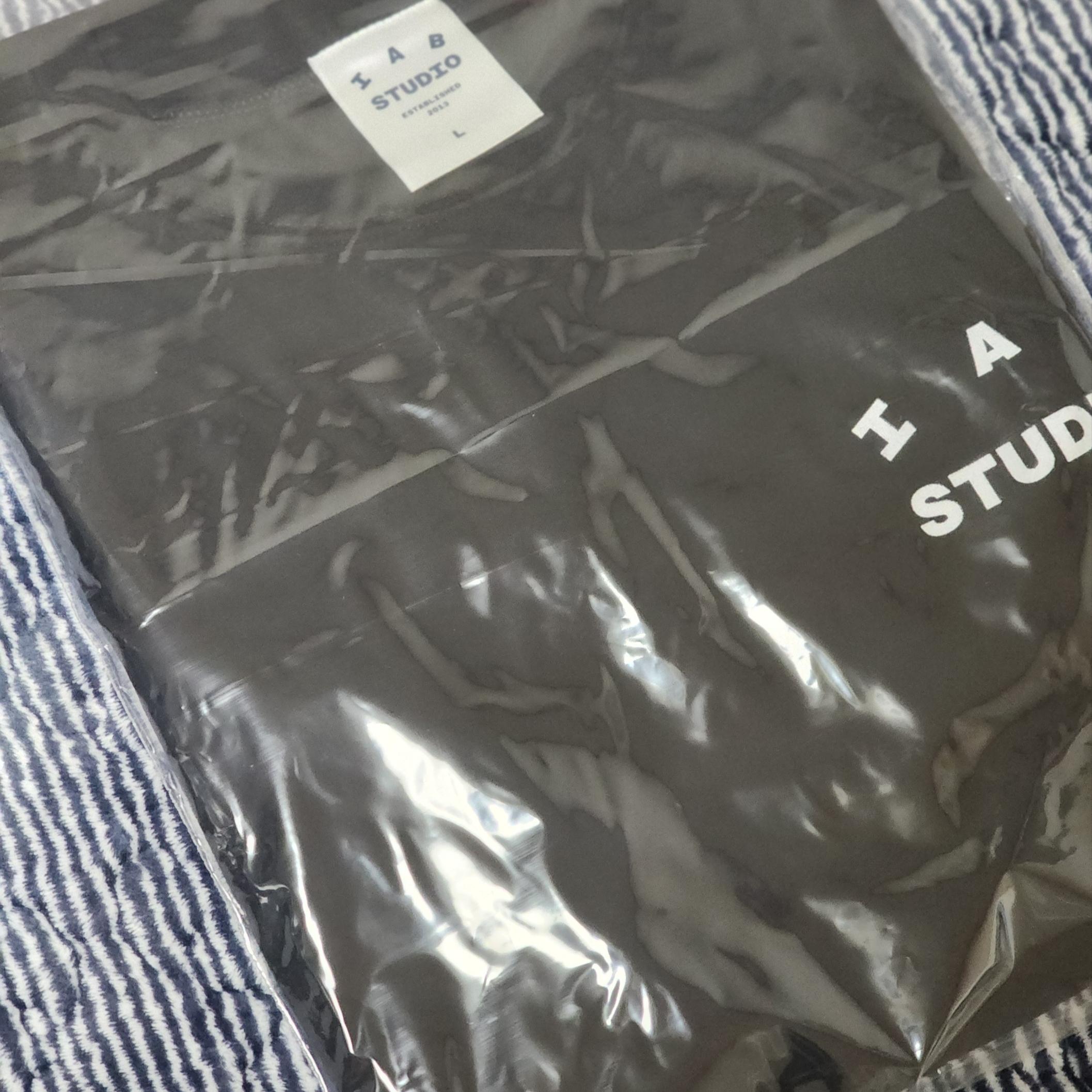 IAB Studio T-Shirt Black White 착용 스타일