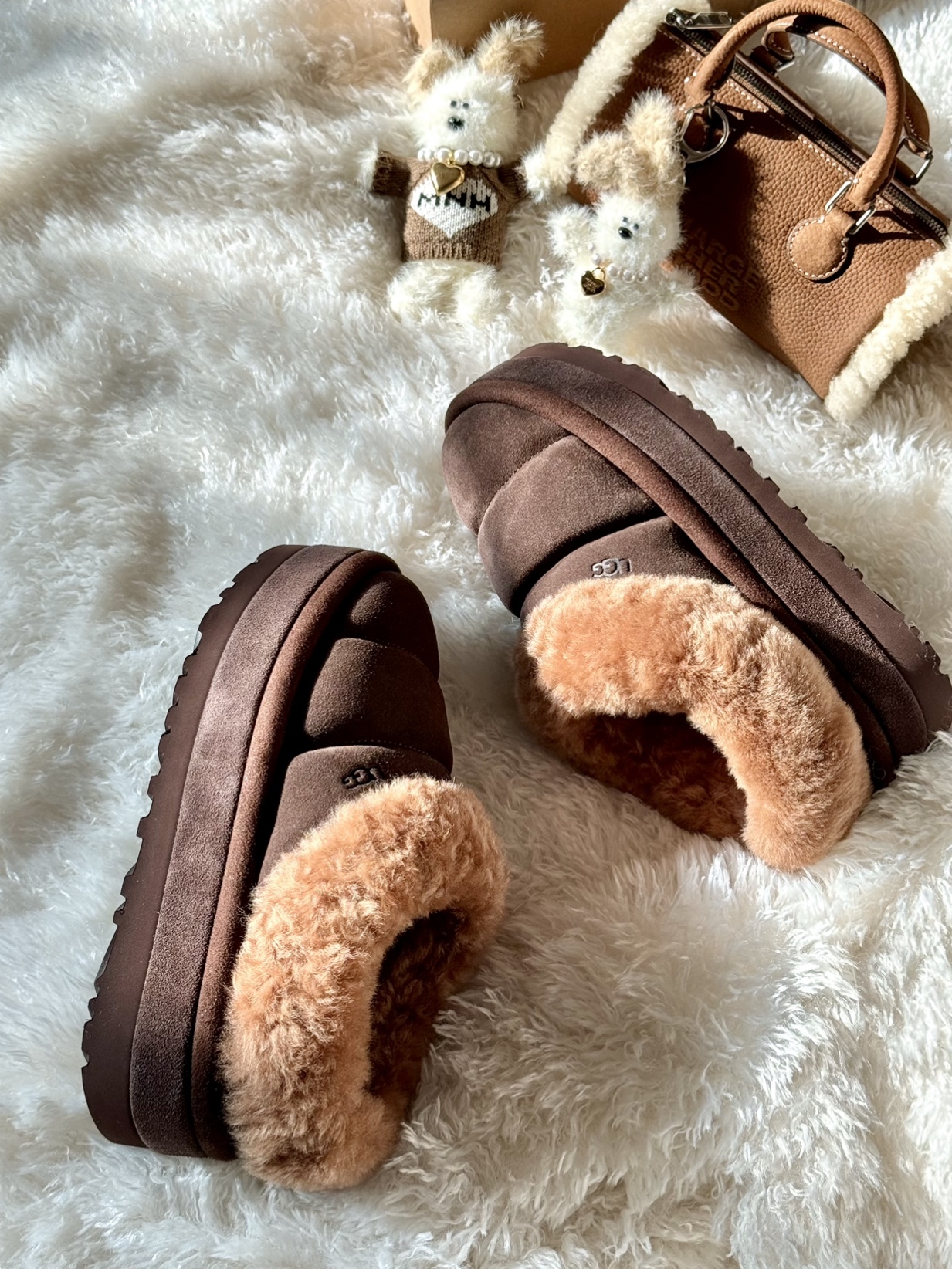 (W) UGG Embroidered Logo Earmuff Chestnut, (W) UGG Tazzlita Chestnut 착용 스타일 - 3