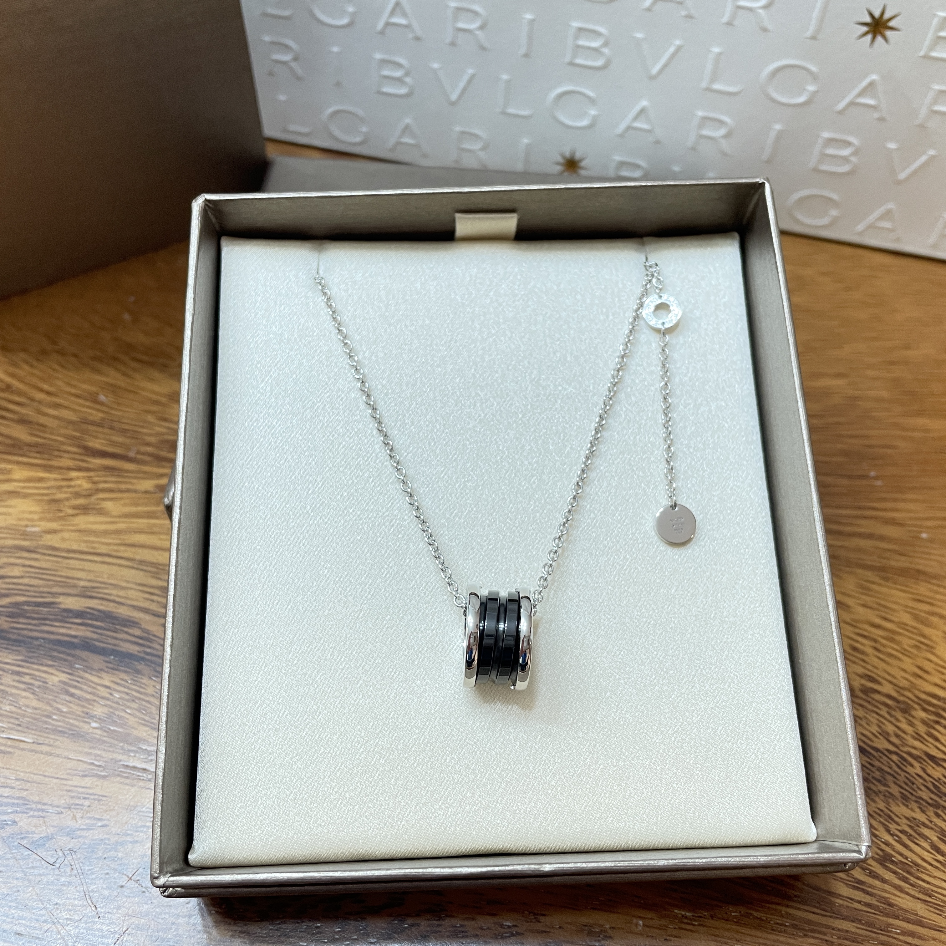 Bulgari Save The Children Necklace Sterling Silver Black Ceramic 착용 스타일 - 3