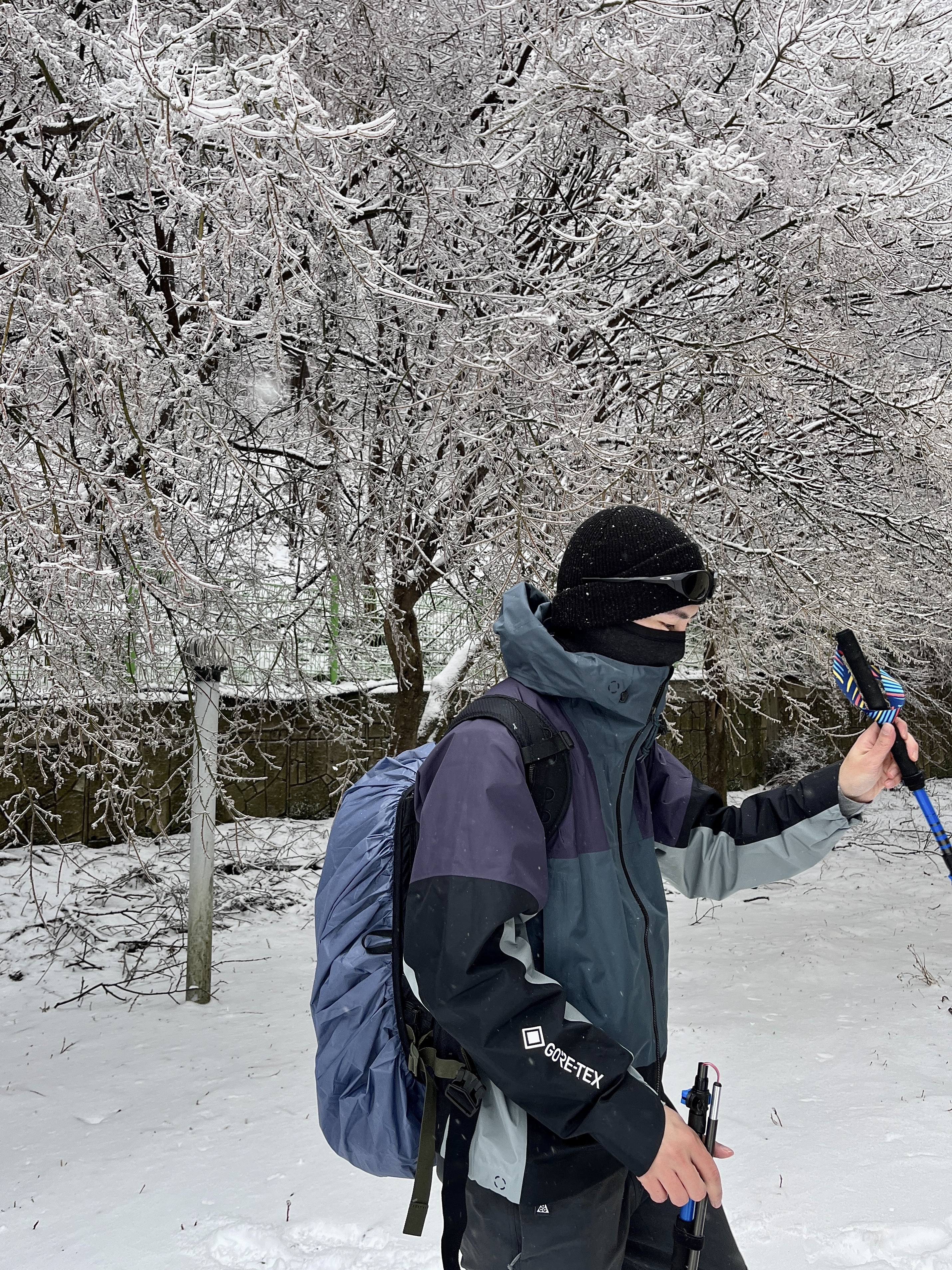 Nike ACG Small Logo Beanie Black, Oakley Eye Jacket Redux Matte Black Frame Prizm Grey Lenses High Bridge Fit μ°©μ© μ€νμΌ - 1