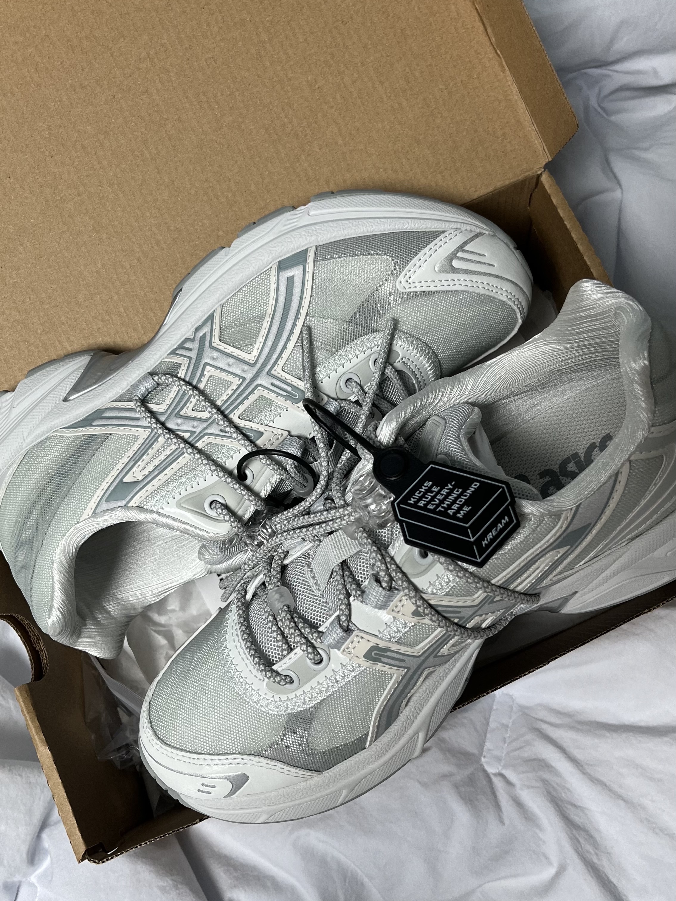 Asics x Atmos x Ojos Gel-1130 RE Glacier Grey Pure Silver 착용 스타일 - 2