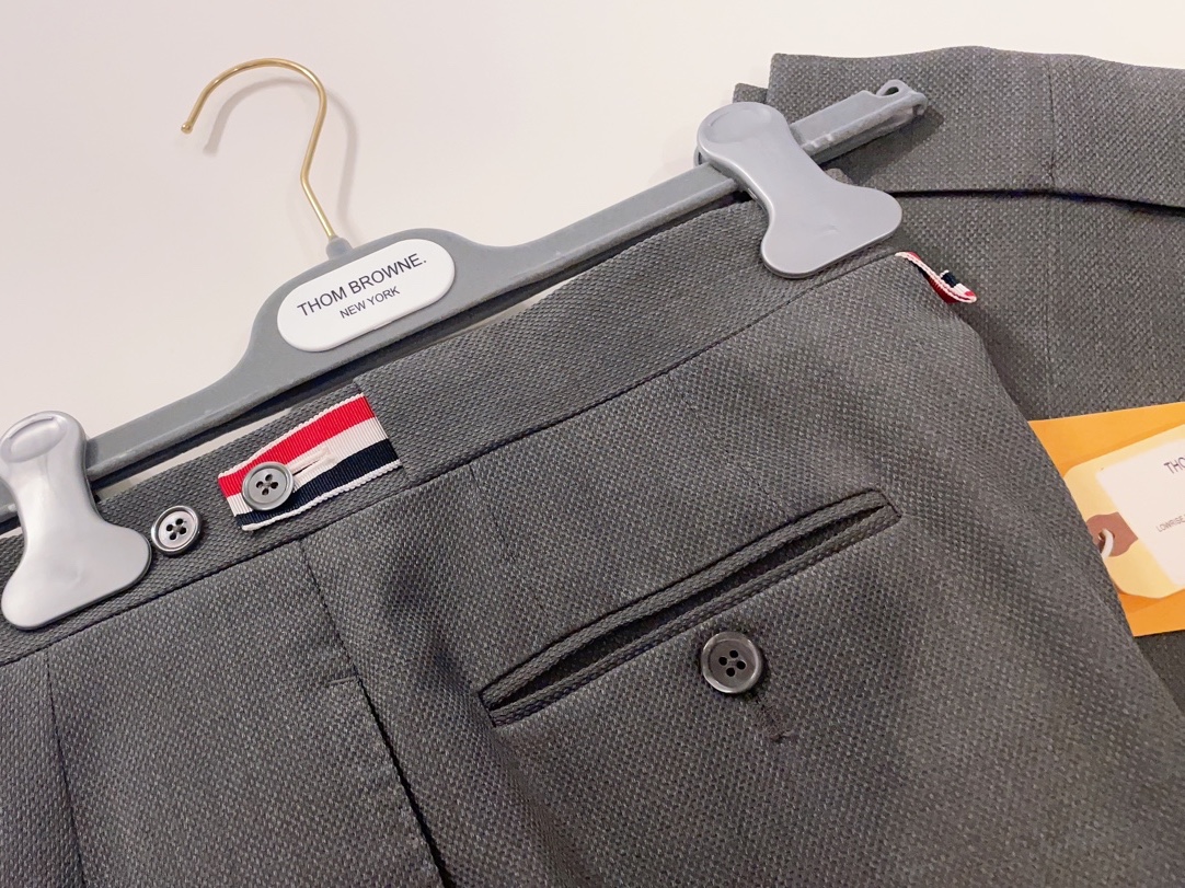 Thom Browne Slim-Fit Cropped Trousers Grey 착용 스타일