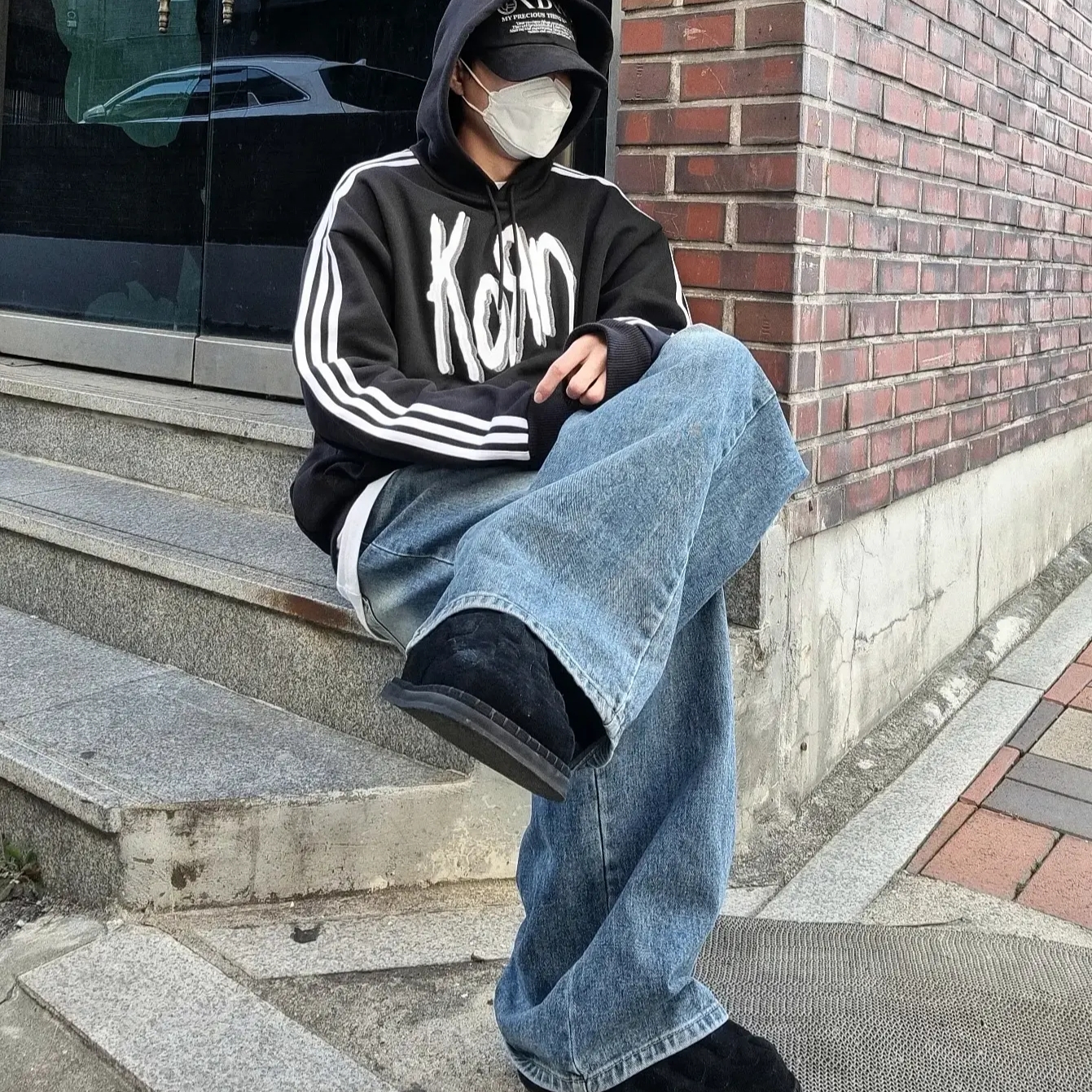 Adidas x KoRn Hoodie Black - KR Sizing, Kinchi x Yiyae Bone Mule Black 착용 스타일 - 2