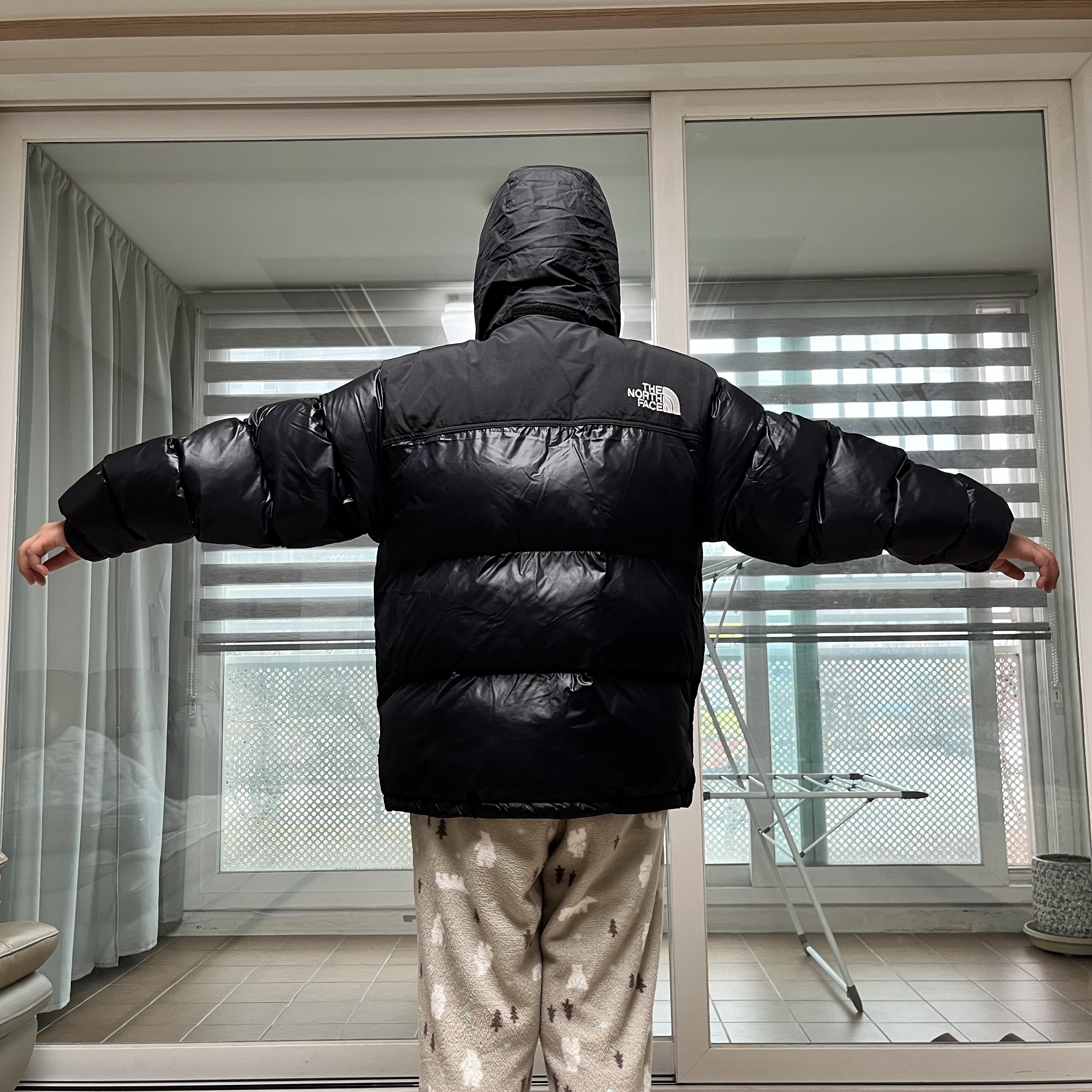 The North Face On Ball Jacket Black 착용 스타일 - 1