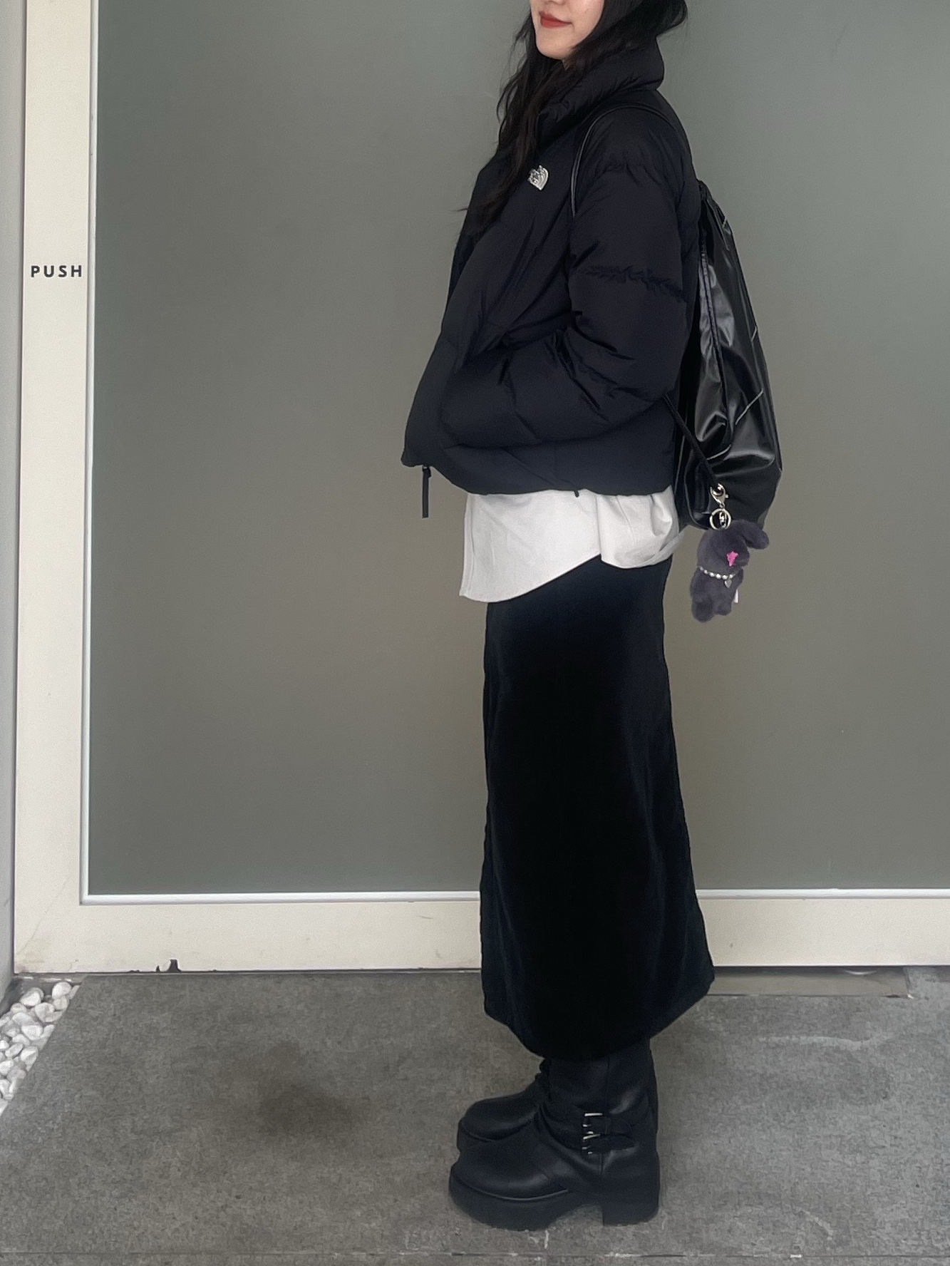 Matin Kim String Coating Backpack Black, Olivet Rabbit Keychain Grey 착용 스타일