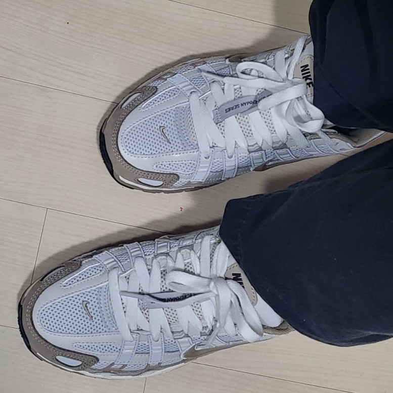 Nike P-6000 PRM Hangul Day Photon Dust Khaki 착용 스타일 - 1