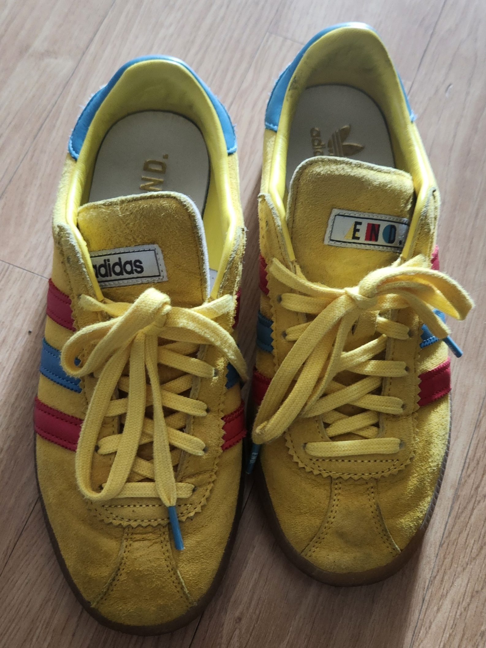 Adidas x END. Bermuda Team Yellow 착용 스타일 - 2