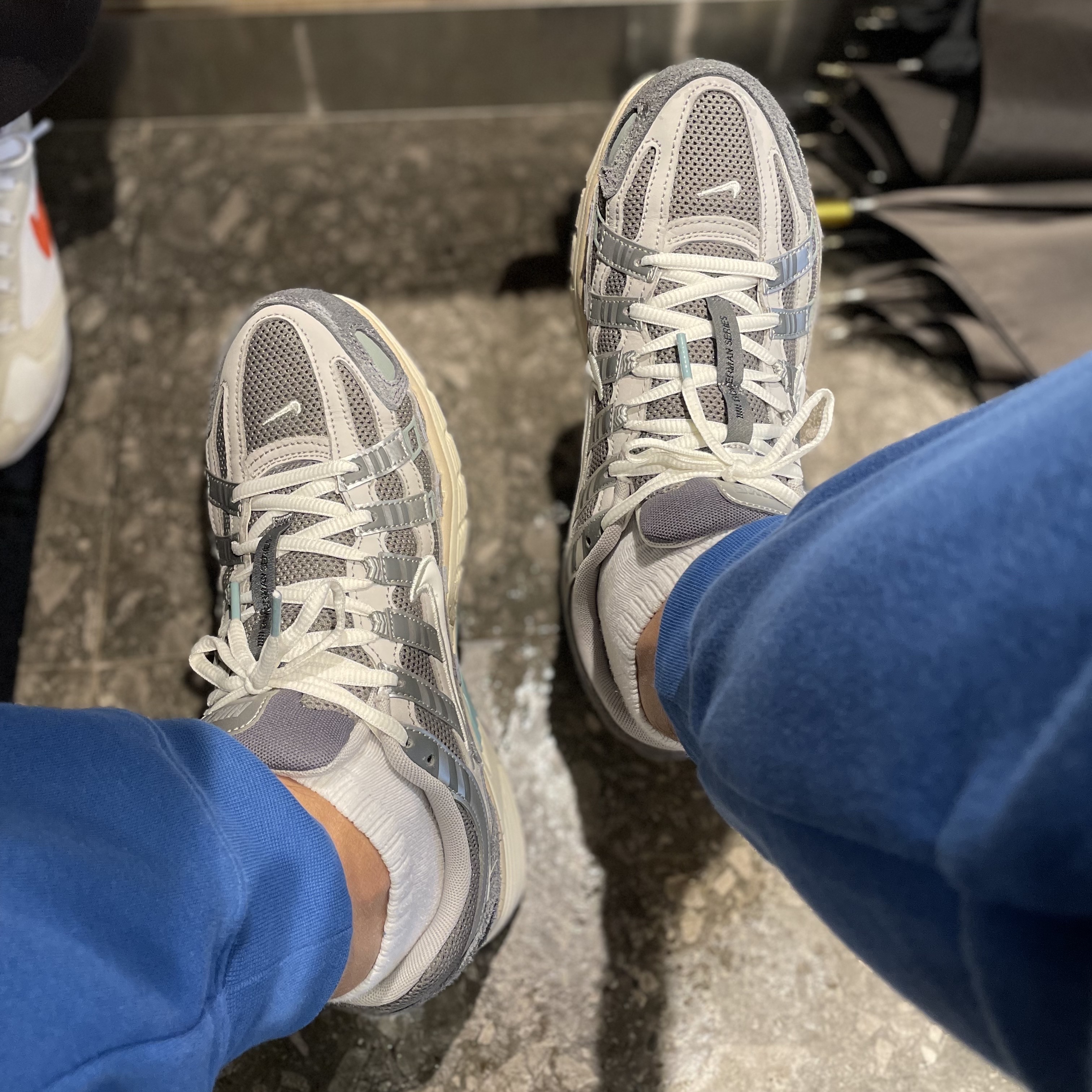 Nike P-6000 Flat Pewter Light Iron Ore 착용 스타일