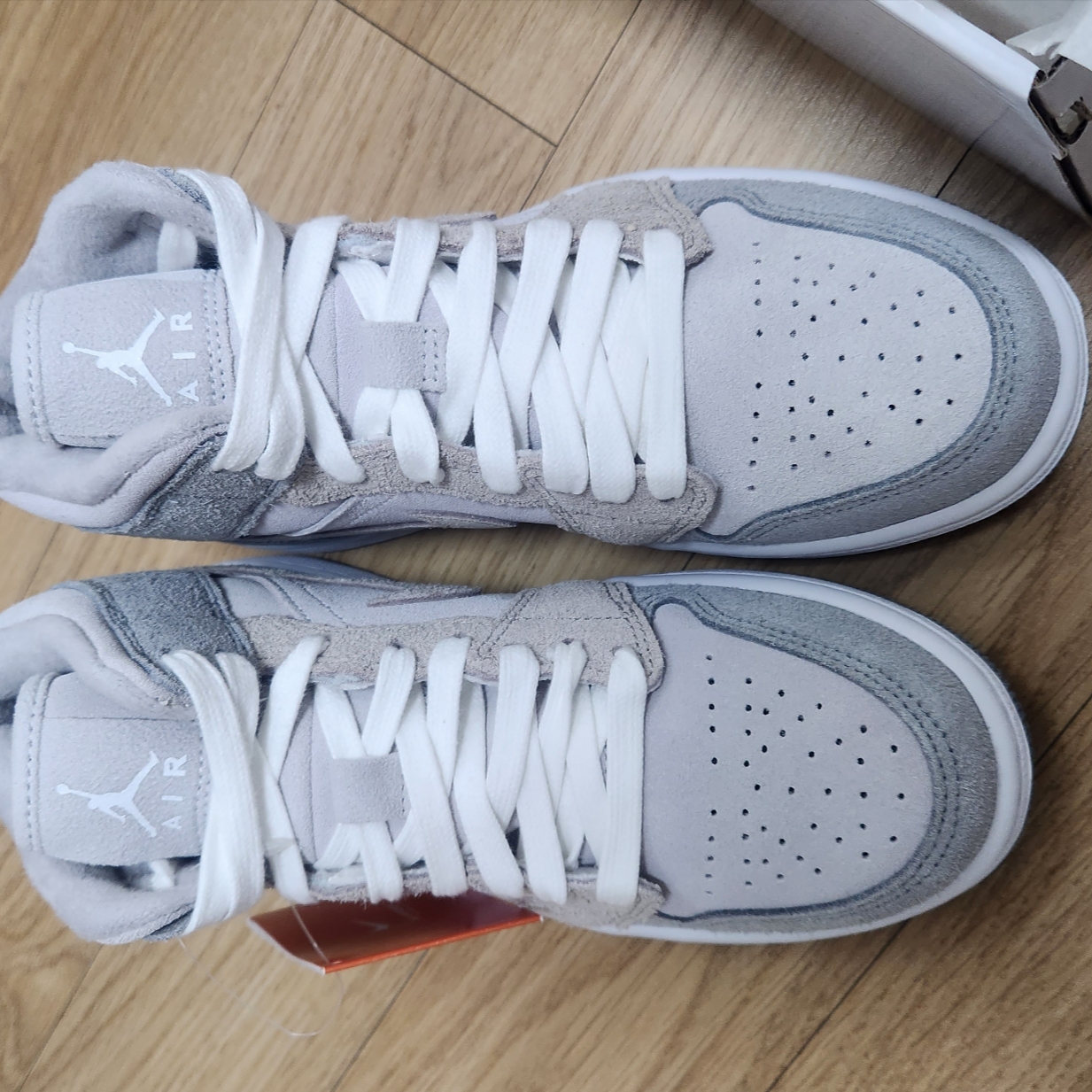(W) Jordan 1 Mid SE Particle Grey 착용 스타일 - 3