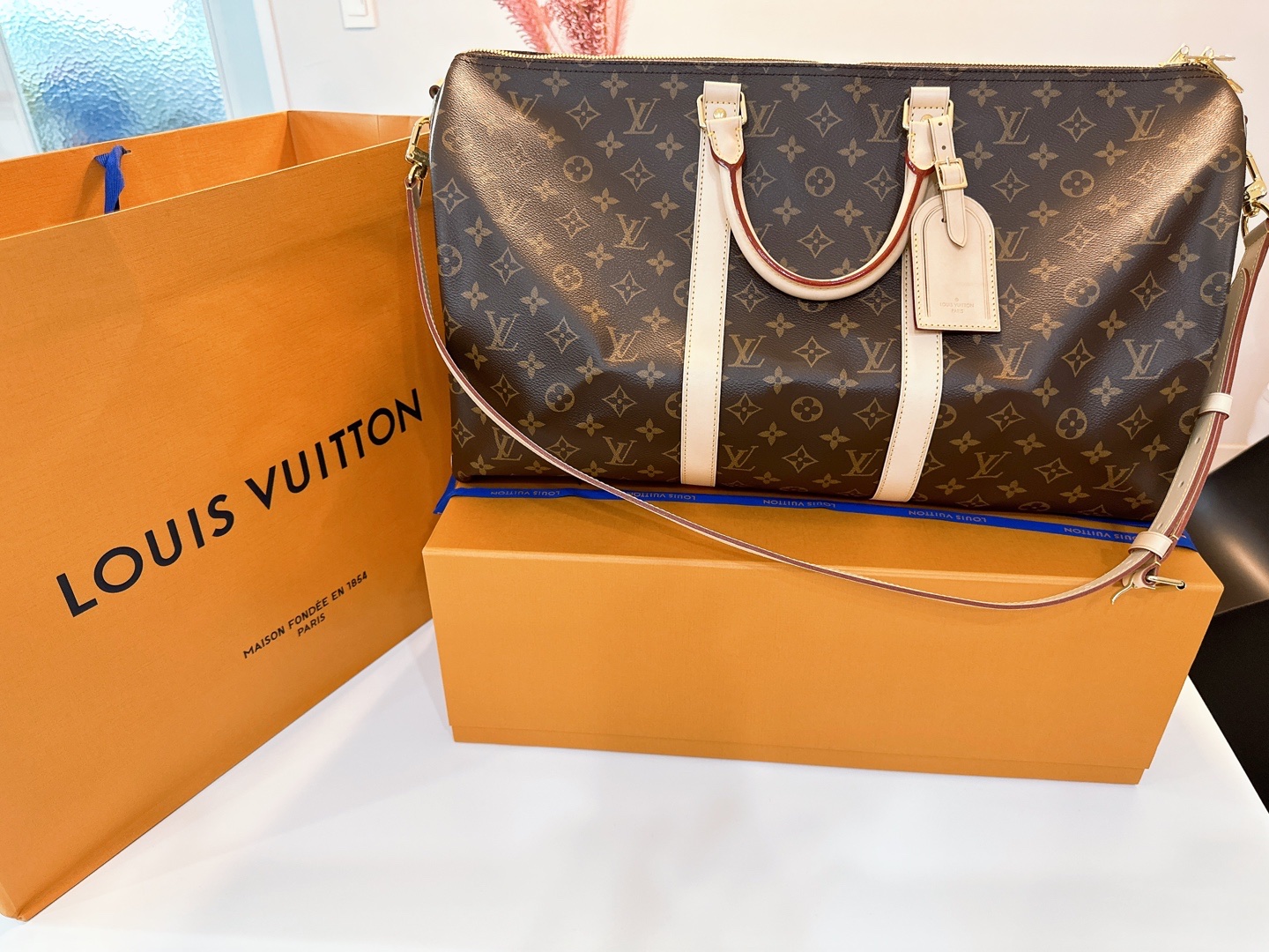 Louis Vuitton Keepall Bandouliere 55 Monogram Canvas 착용 스타일