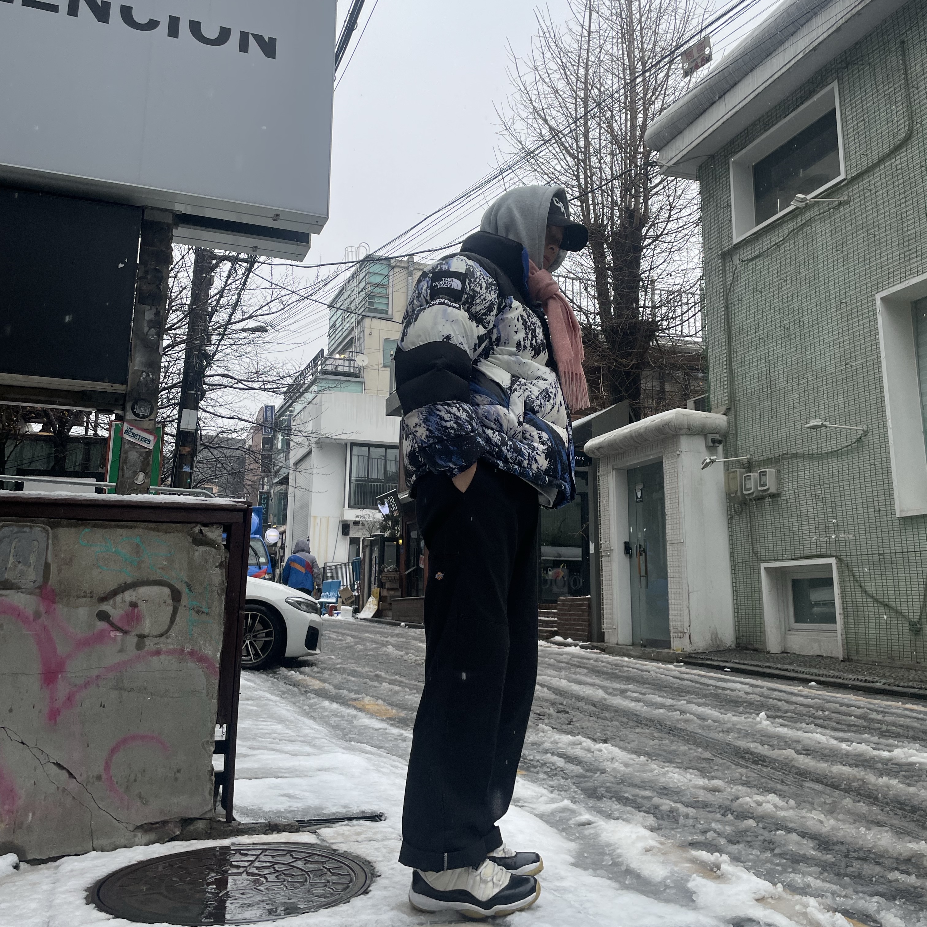 Supreme x The North Face Mountain Baltoro Jacket Blue White - 17FW, Jordan 11 Retro Low Concord 착용 스타일 - 2