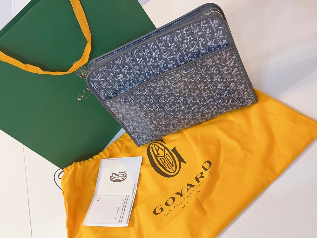 Goyard Jouvence MM Toilet Bag Grey 착용 스타일