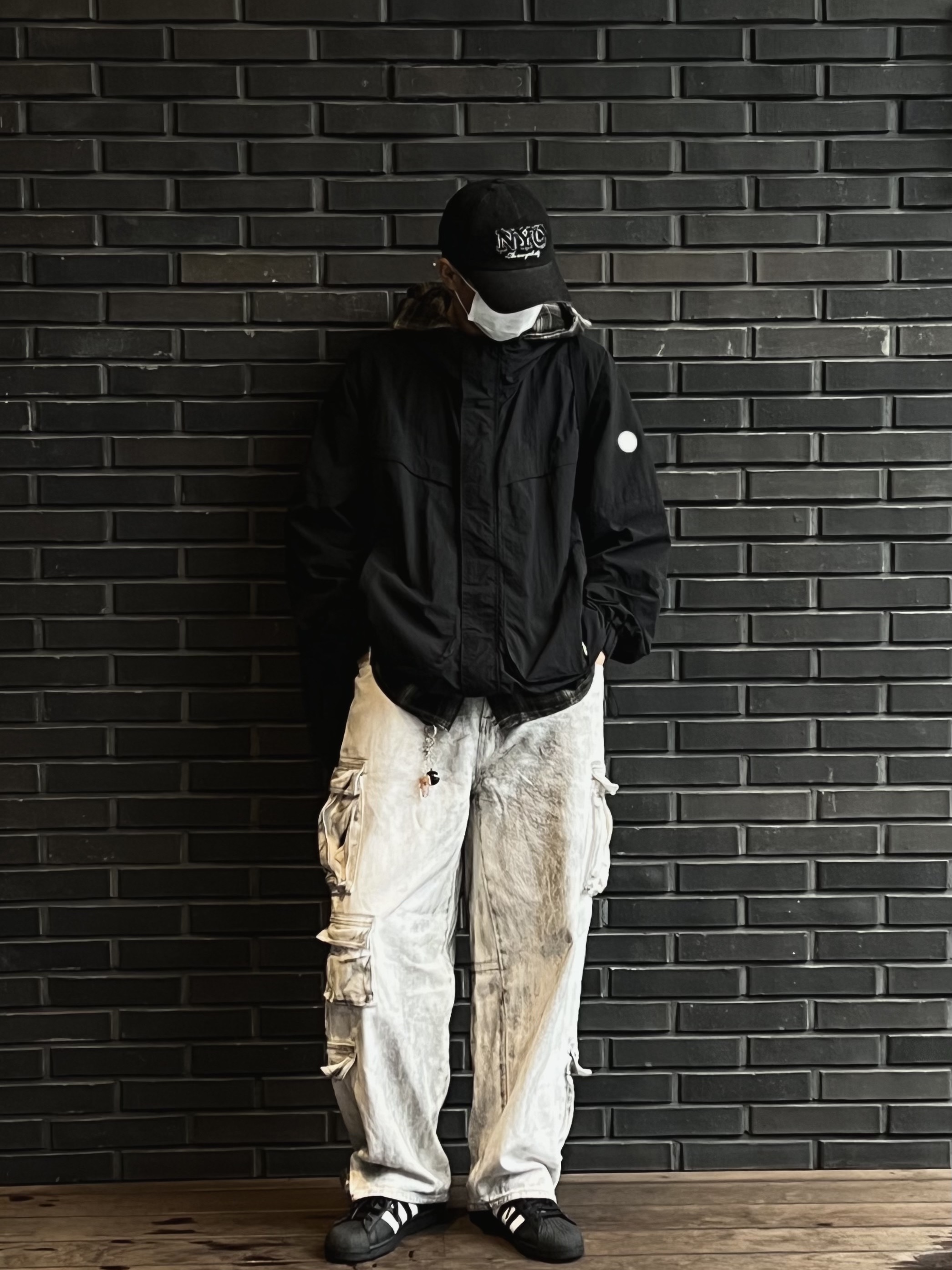 Adidas Superstar Core Black White 착용 스타일 - 3
