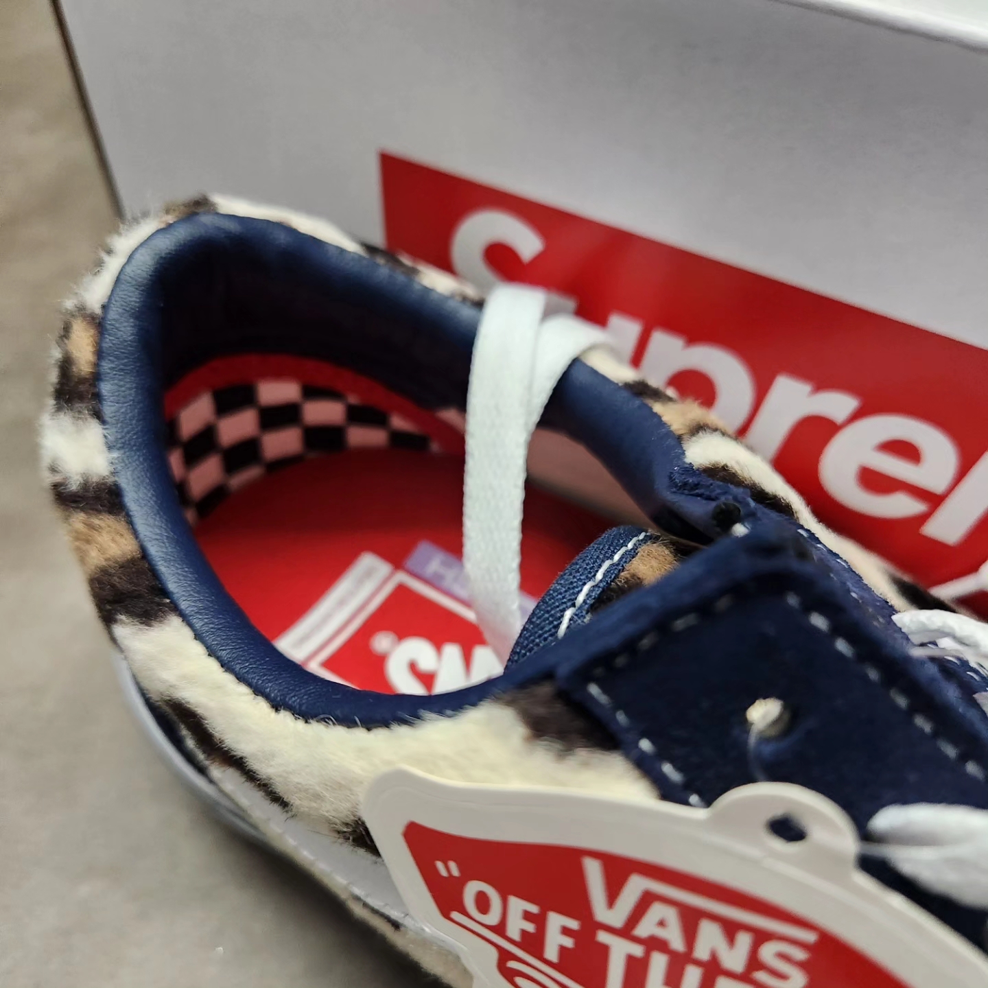 Vans x Supreme Leopard Old Skool Navy 착용 스타일 - 6