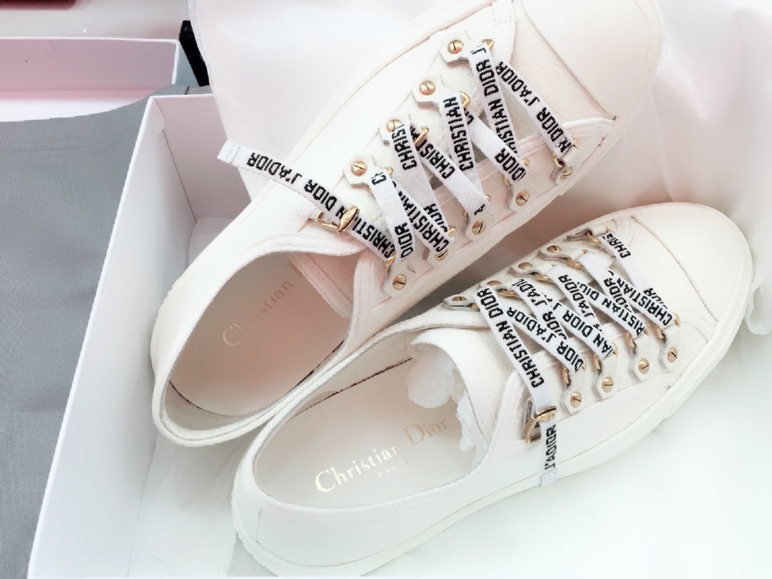 (W) Dior Walk'N'Dior Sneakers Canvas White 착용 스타일