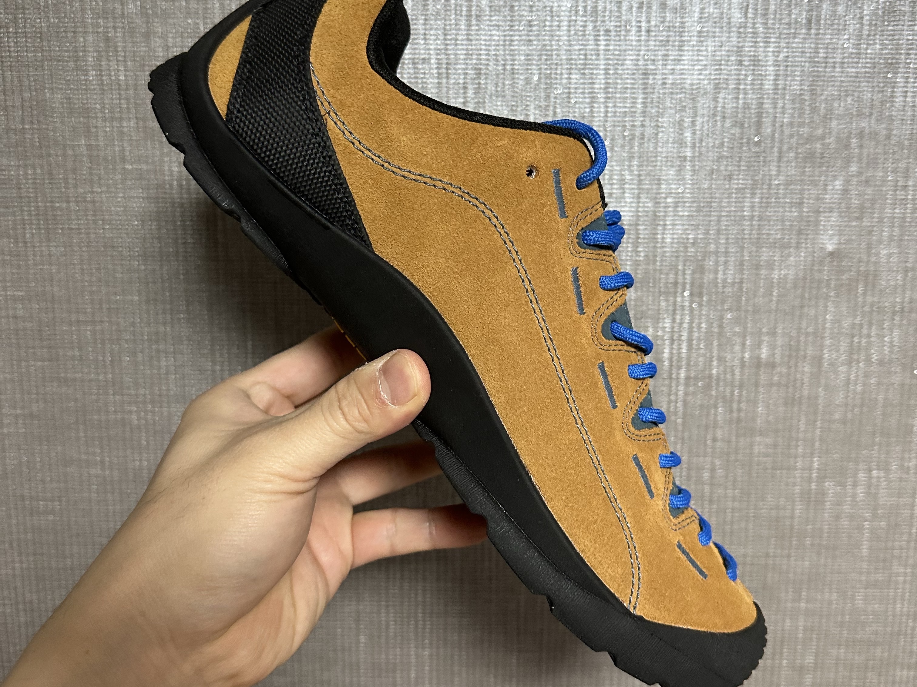 Keen Jasper Suede Sneakers Camel 착용 스타일 - 2