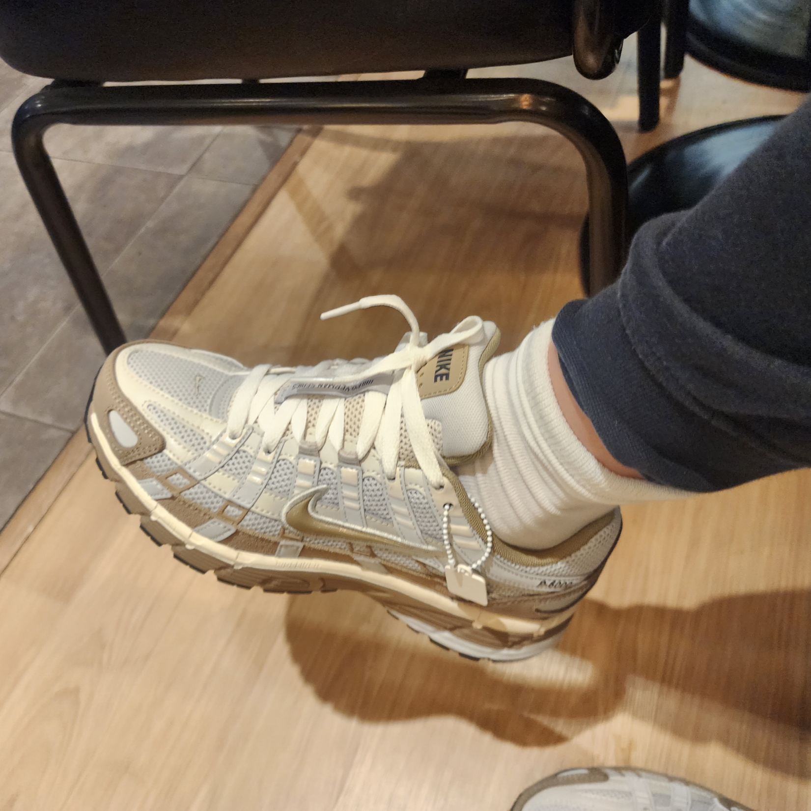 Nike P-6000 PRM Hangul Day Photon Dust Khaki 착용 스타일 - 1
