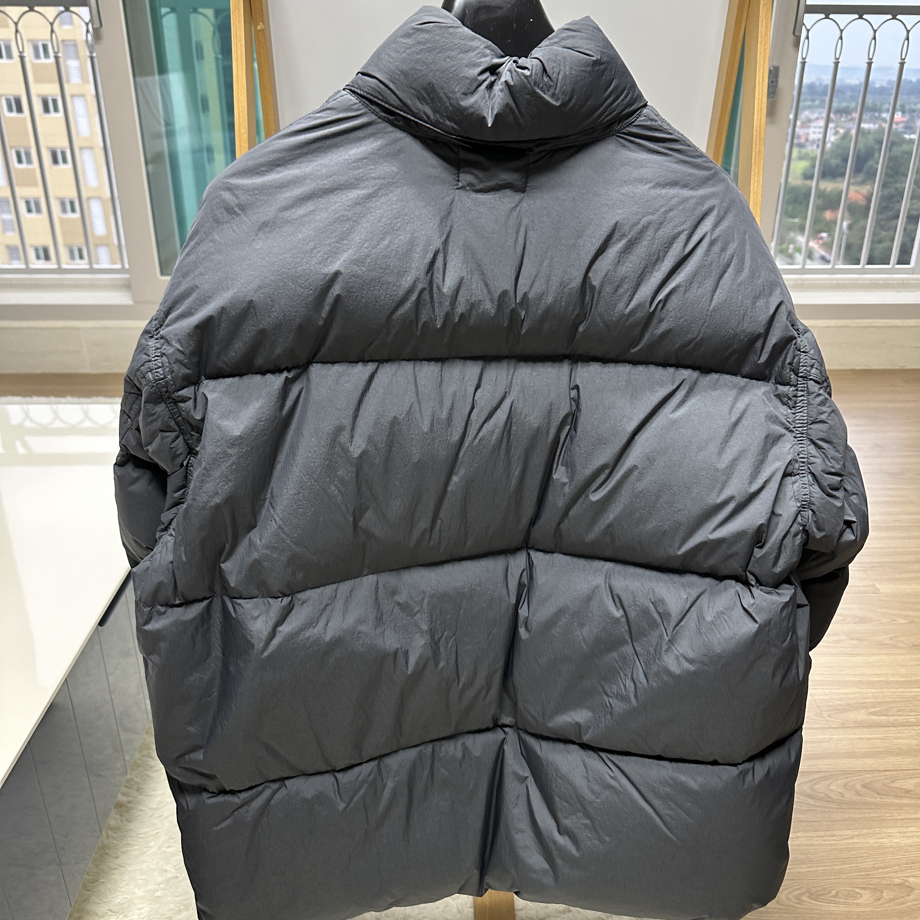 Stone Island 40623 Garment Dyed Crinkle Reps Recycled Nylon Down Jacket Lead - 23FW 착용 스타일 - 4