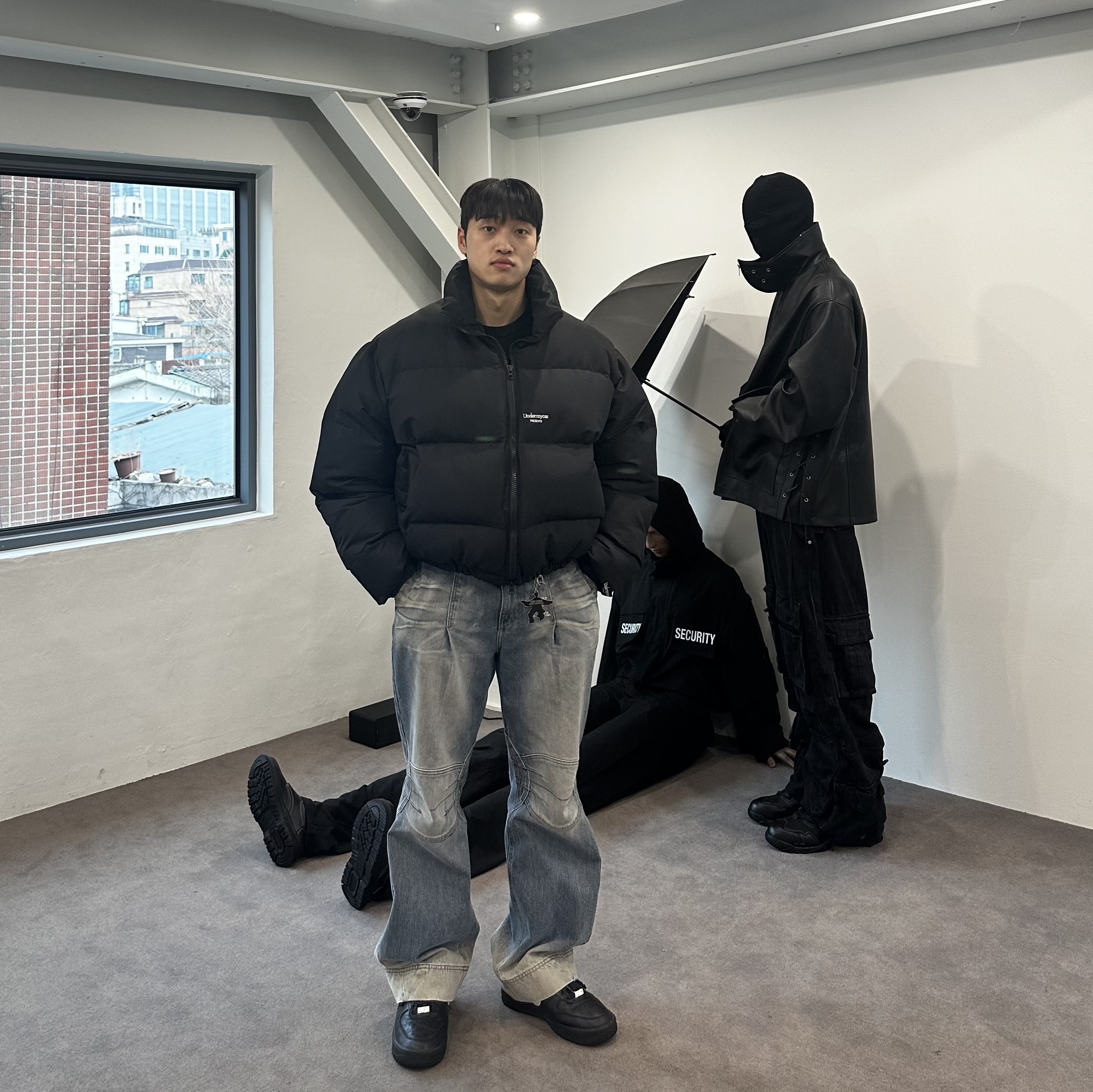 Undermycar Mu.15 Anti Fxxking Logo Play Triple Logo Crop Padding Jacket Black, Nike x Ambush Air Force 1 Low SP Black 착용 스타일 - 2