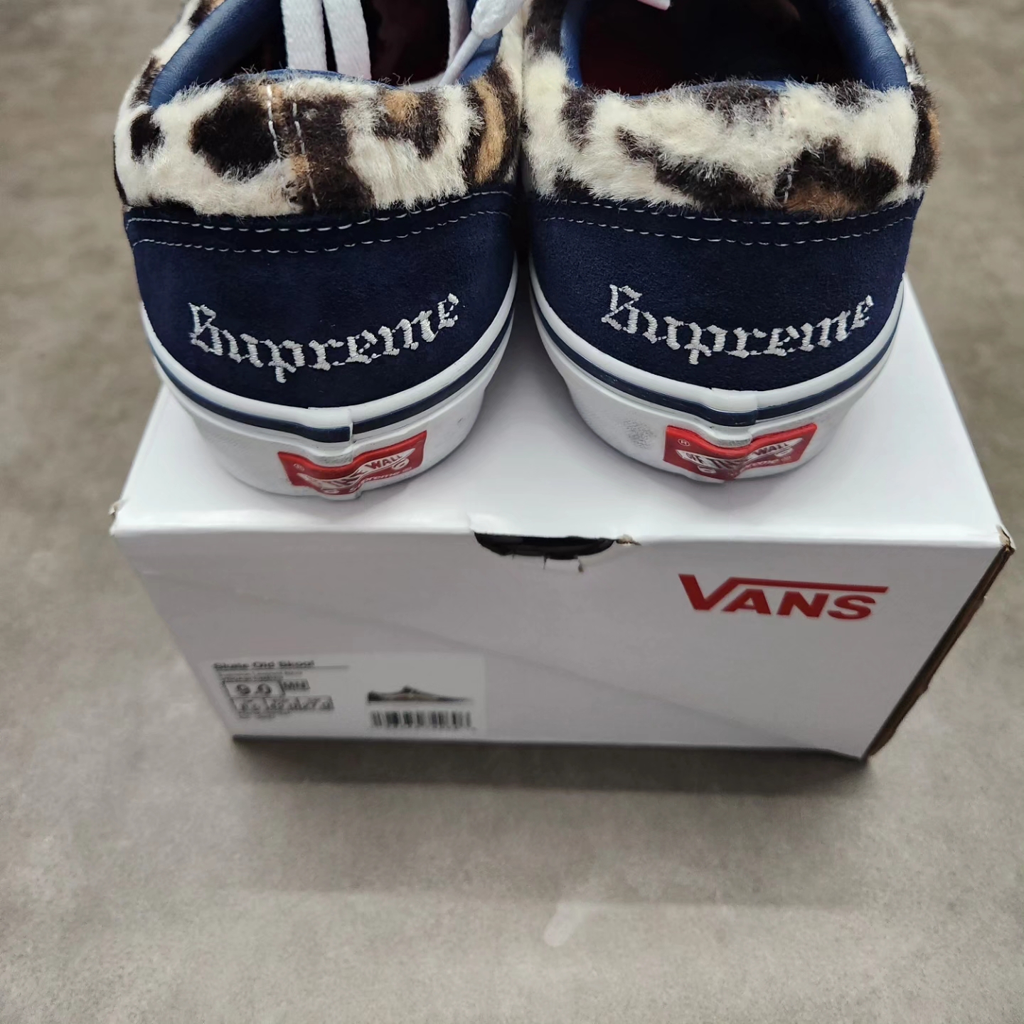 Vans x Supreme Leopard Old Skool Navy 착용 스타일 - 3