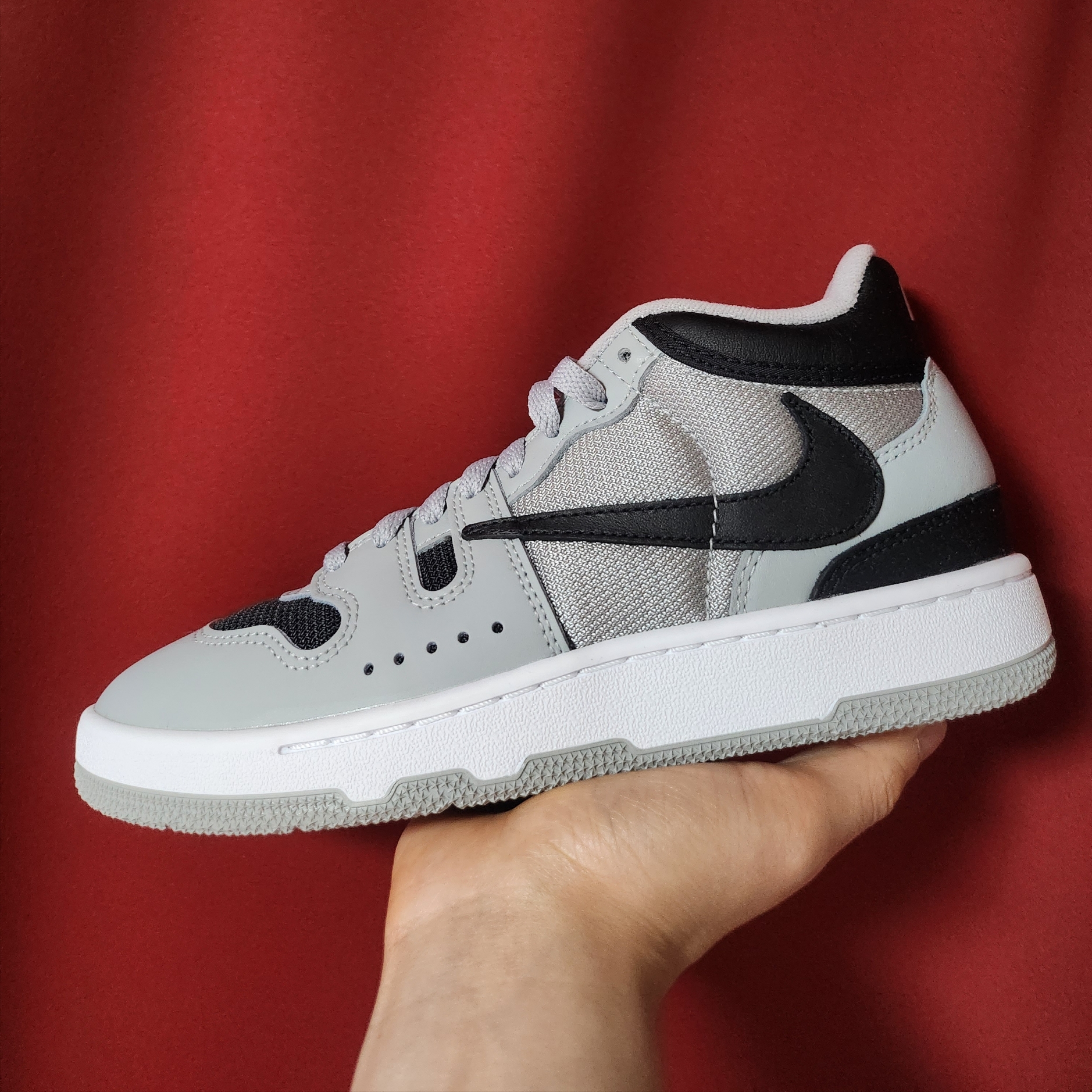 Nike x Travis Scott Mac Attack SP Light Smoke Grey 착용 스타일 - 1
