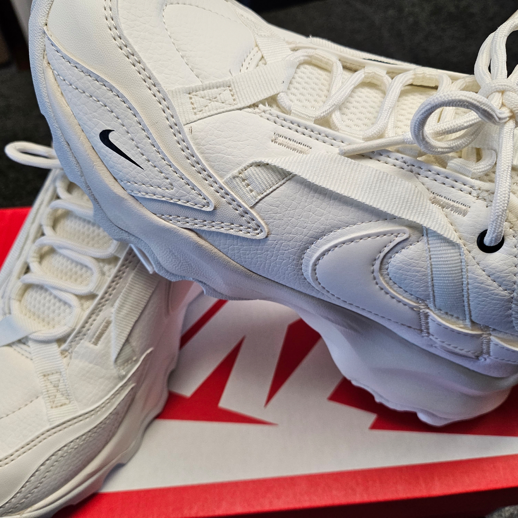 (W) Nike TC 7900 Summit White 착용 스타일 - 1