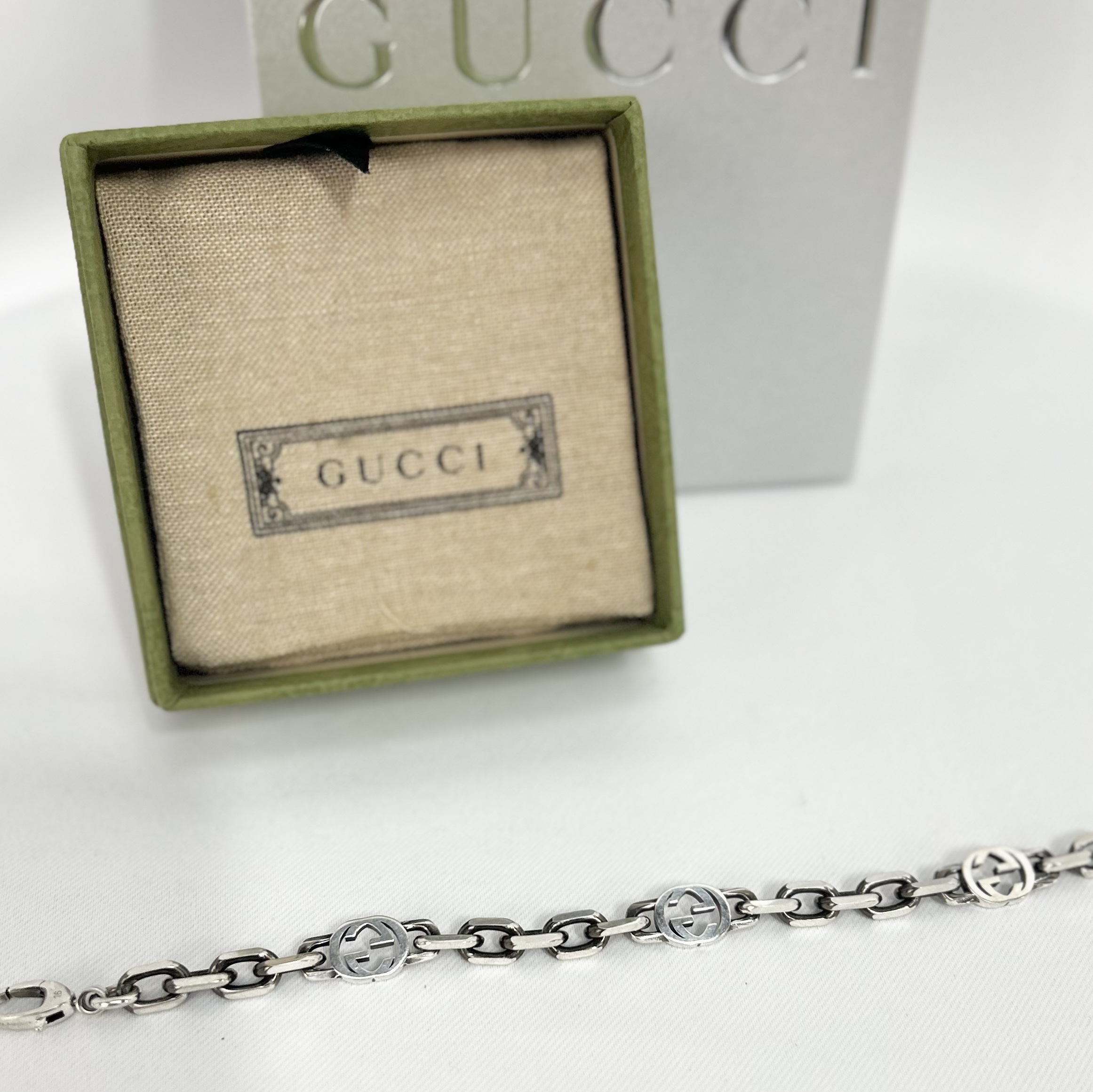 Gucci Interlocking G Bracelet Silver 착용 스타일 - 3