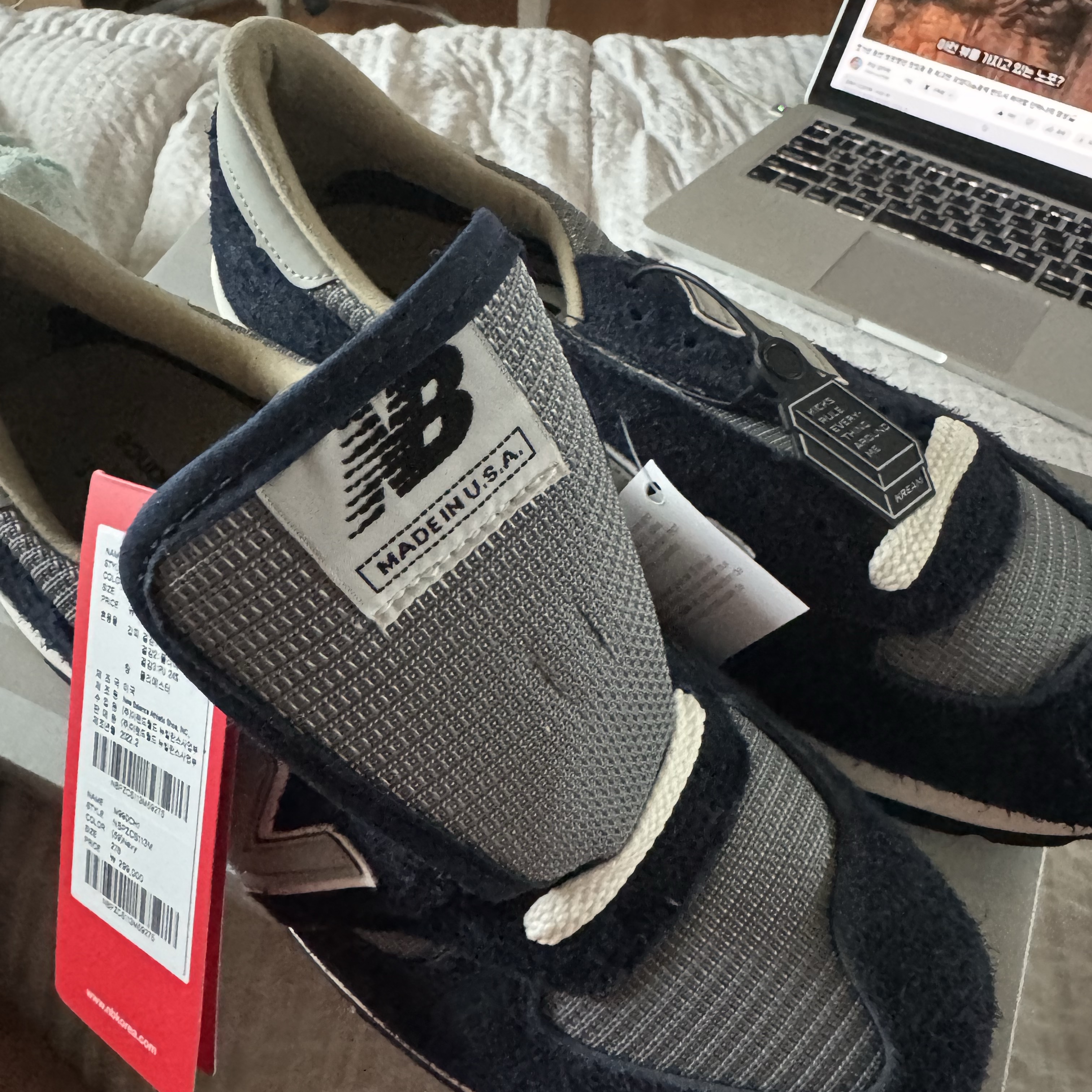 New Balance x Carhartt WIP 990v1 Made in USA Sculpture Center 착용 스타일 - 2
