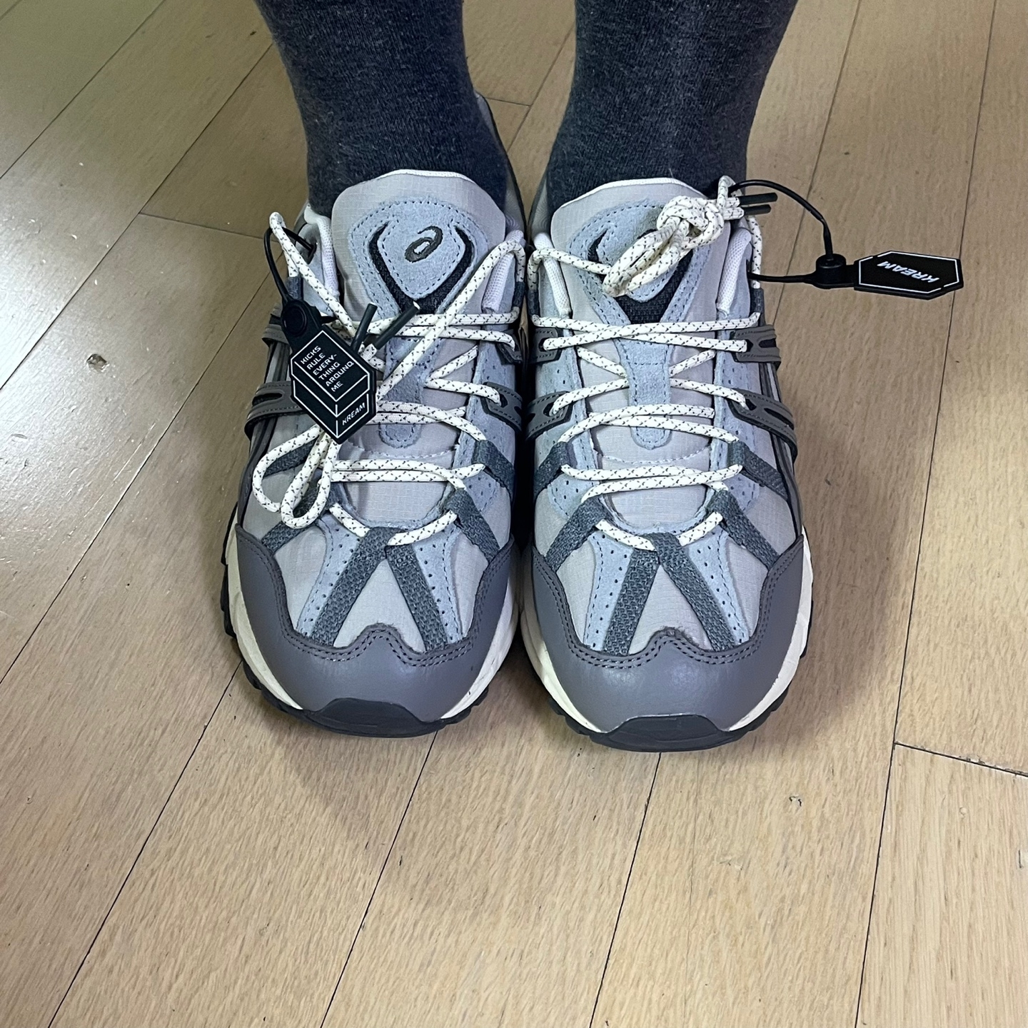 Asics Gel-Sonoma 15-50 Oyster Grey Clay Grey 착용 스타일 - 1