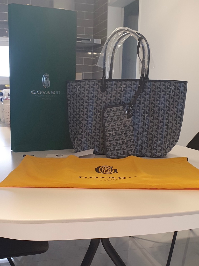 Goyard Saint Louis PM Bag Grey 착용 스타일