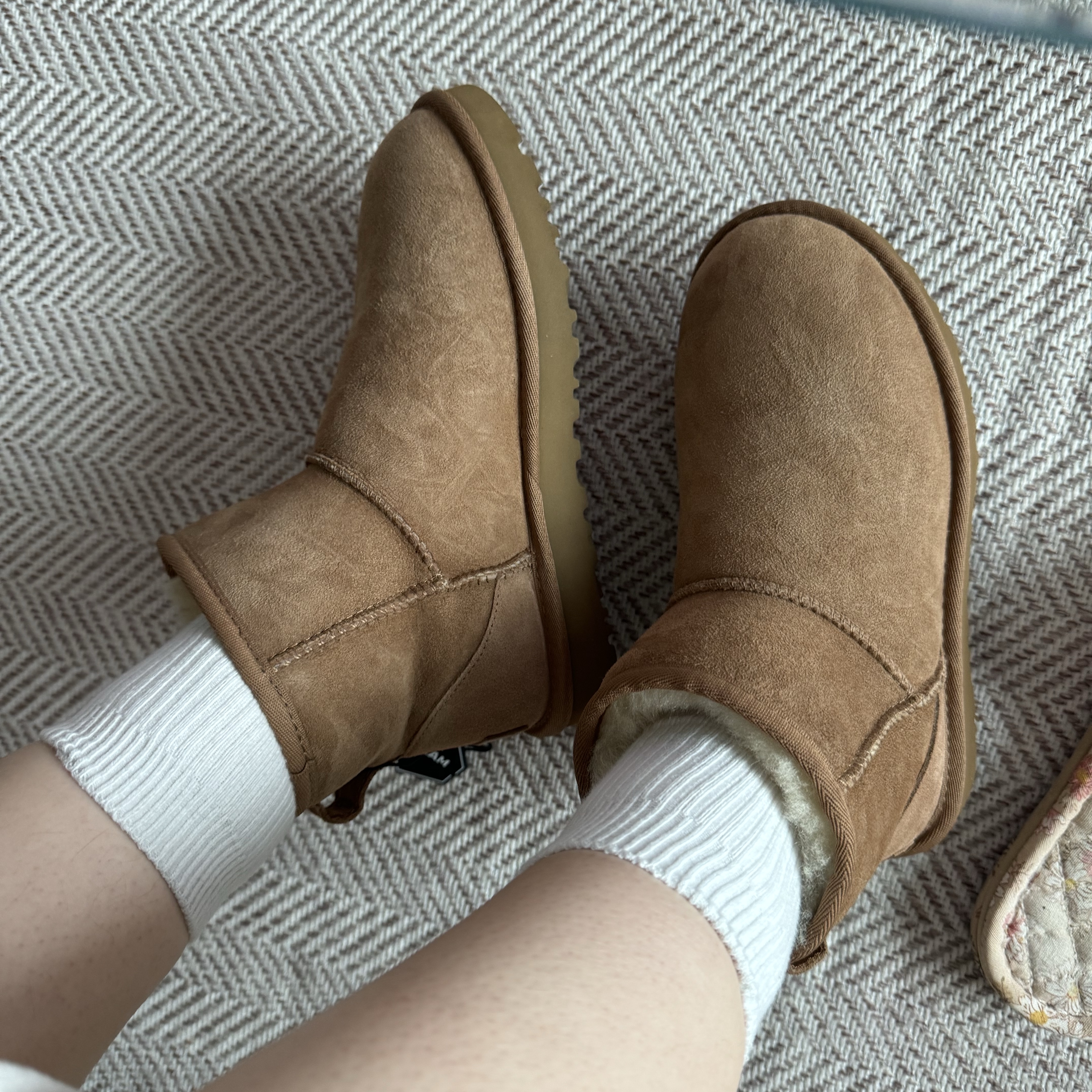 (W) UGG Classic Mini II Boots Chestnut 착용 스타일 - 1