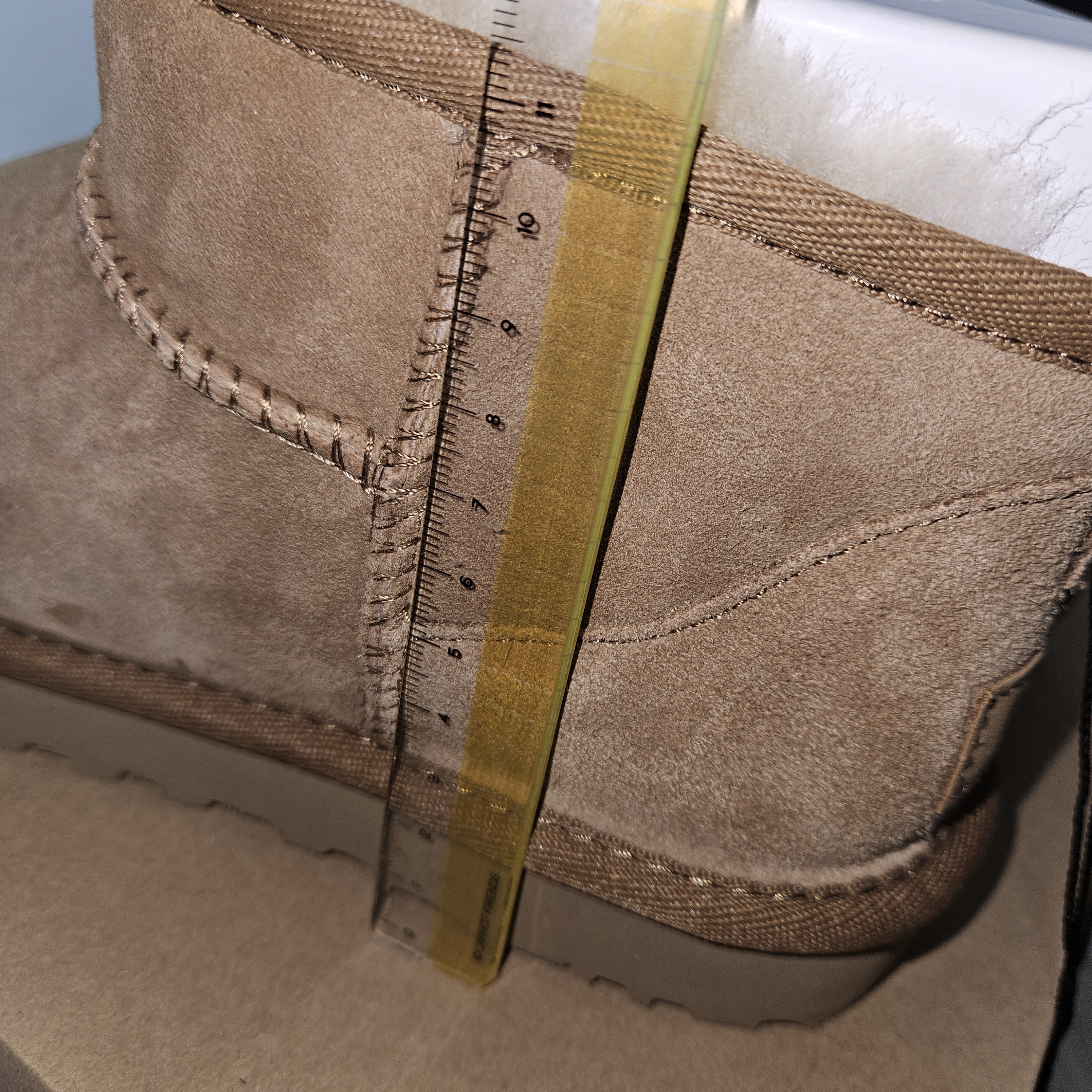 (W) UGG Classic Ultra Mini Boots Chestnut 착용 스타일 - 3