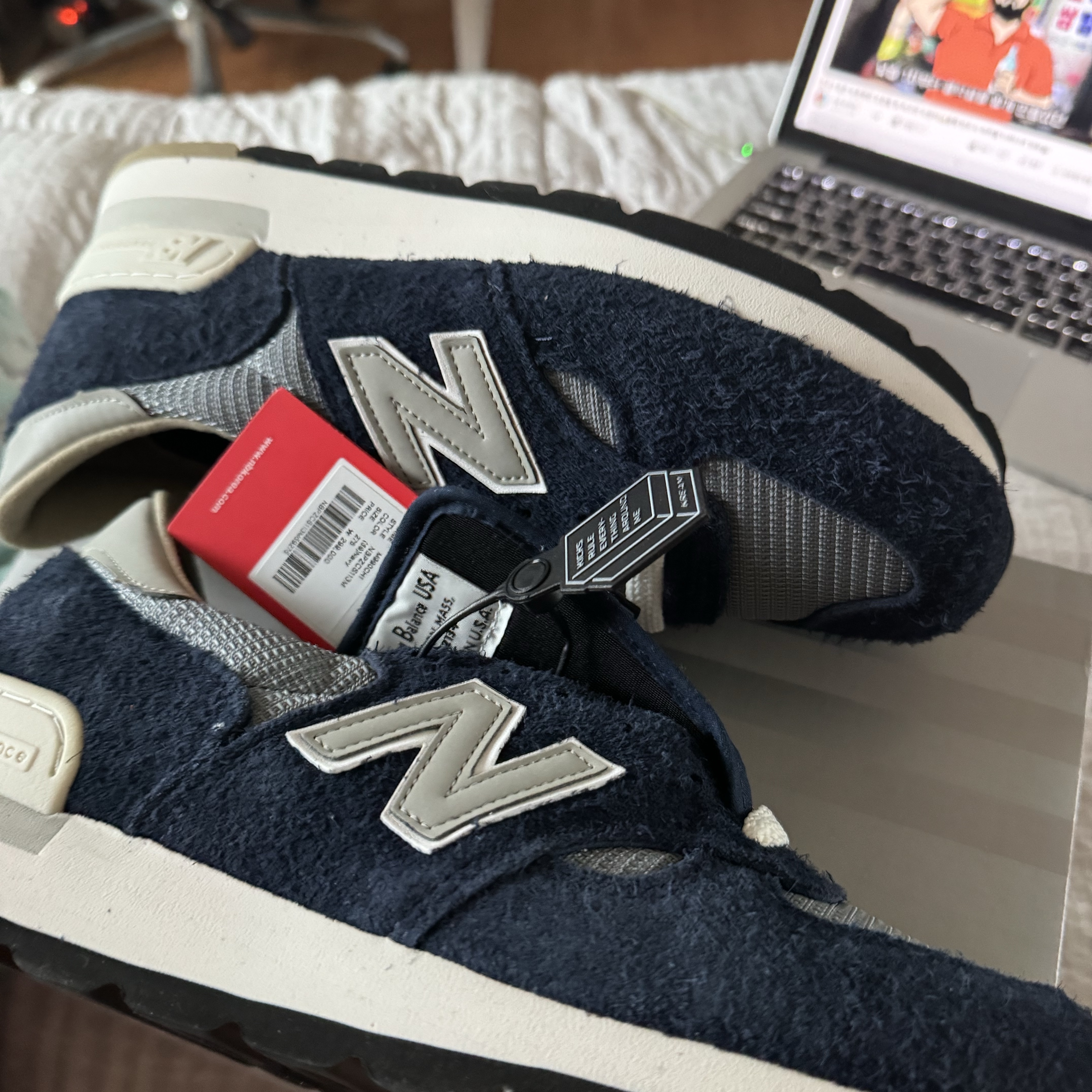 New Balance x Carhartt WIP 990v1 Made in USA Sculpture Center 착용 스타일 - 3