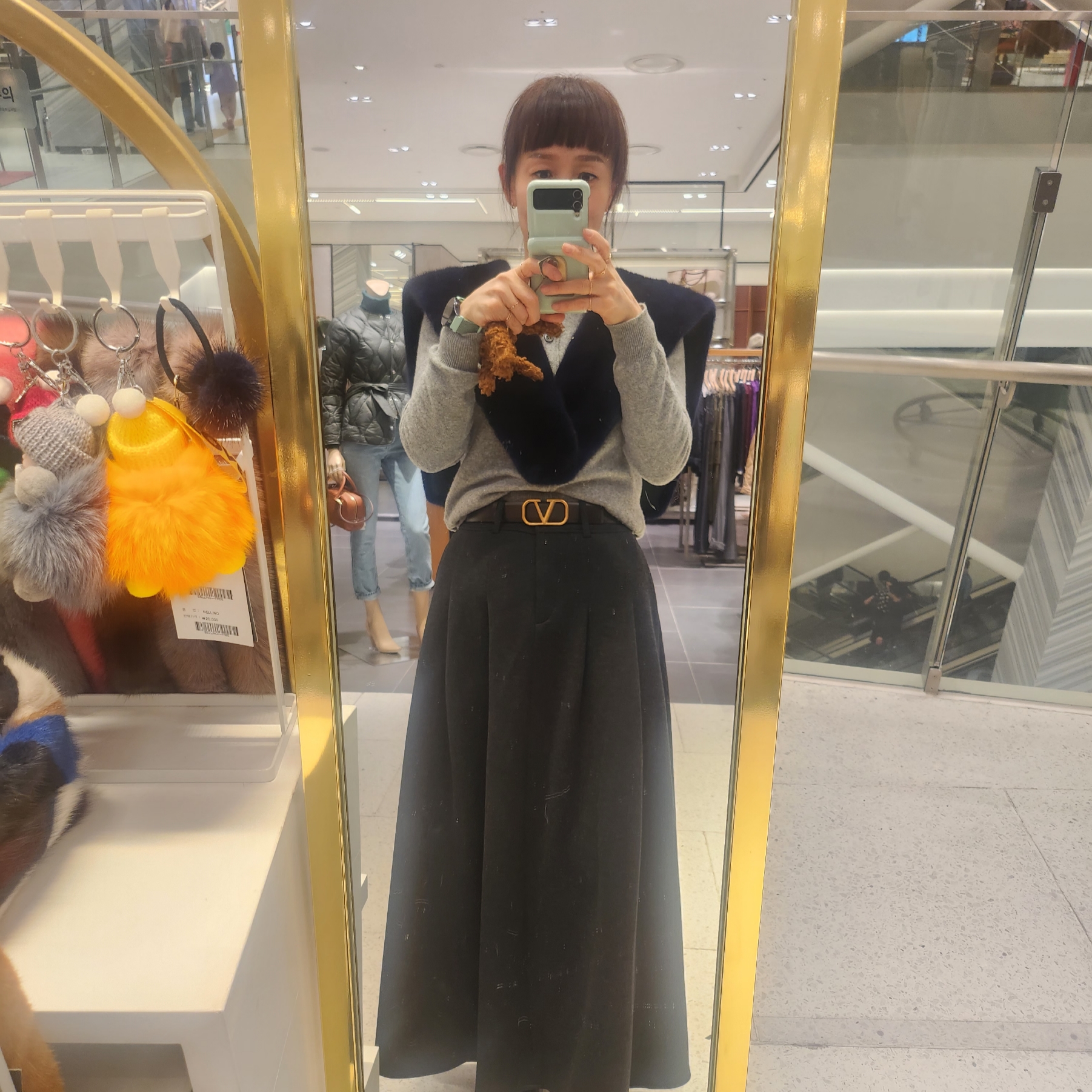 Valentino Vlogo Signature Calfskin Belt Bitter Chocolate Black 착용 스타일