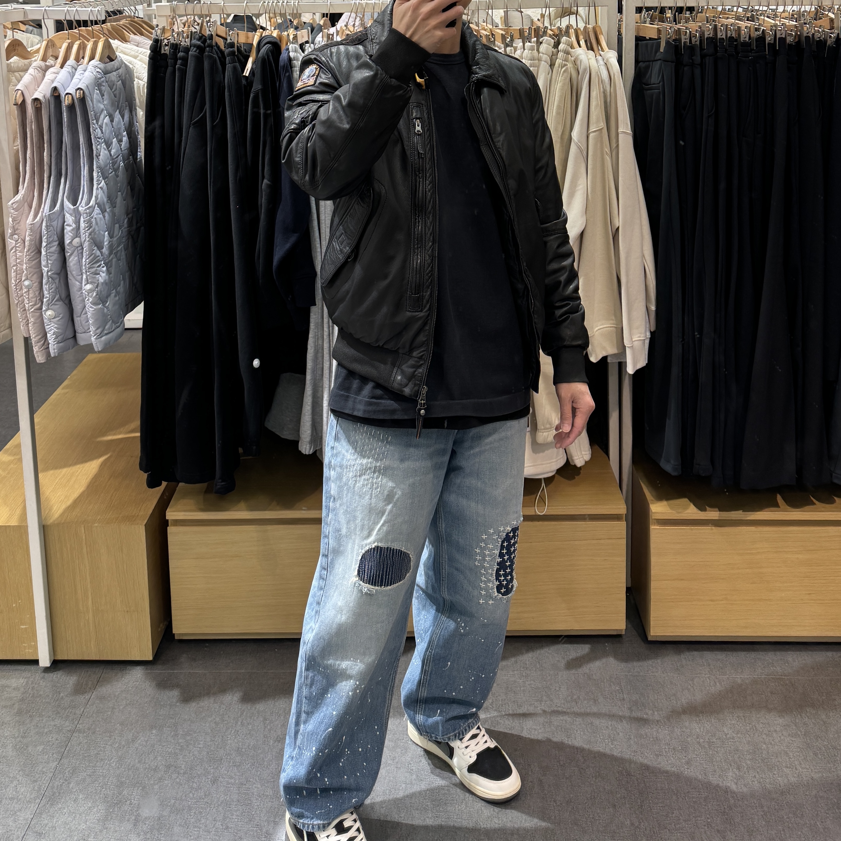 Zara x Ader Error Patchwork Jeans Blue, (W) Jordan 1 x Travis Scott Retro Low OG SP Medium Olive 착용 스타일