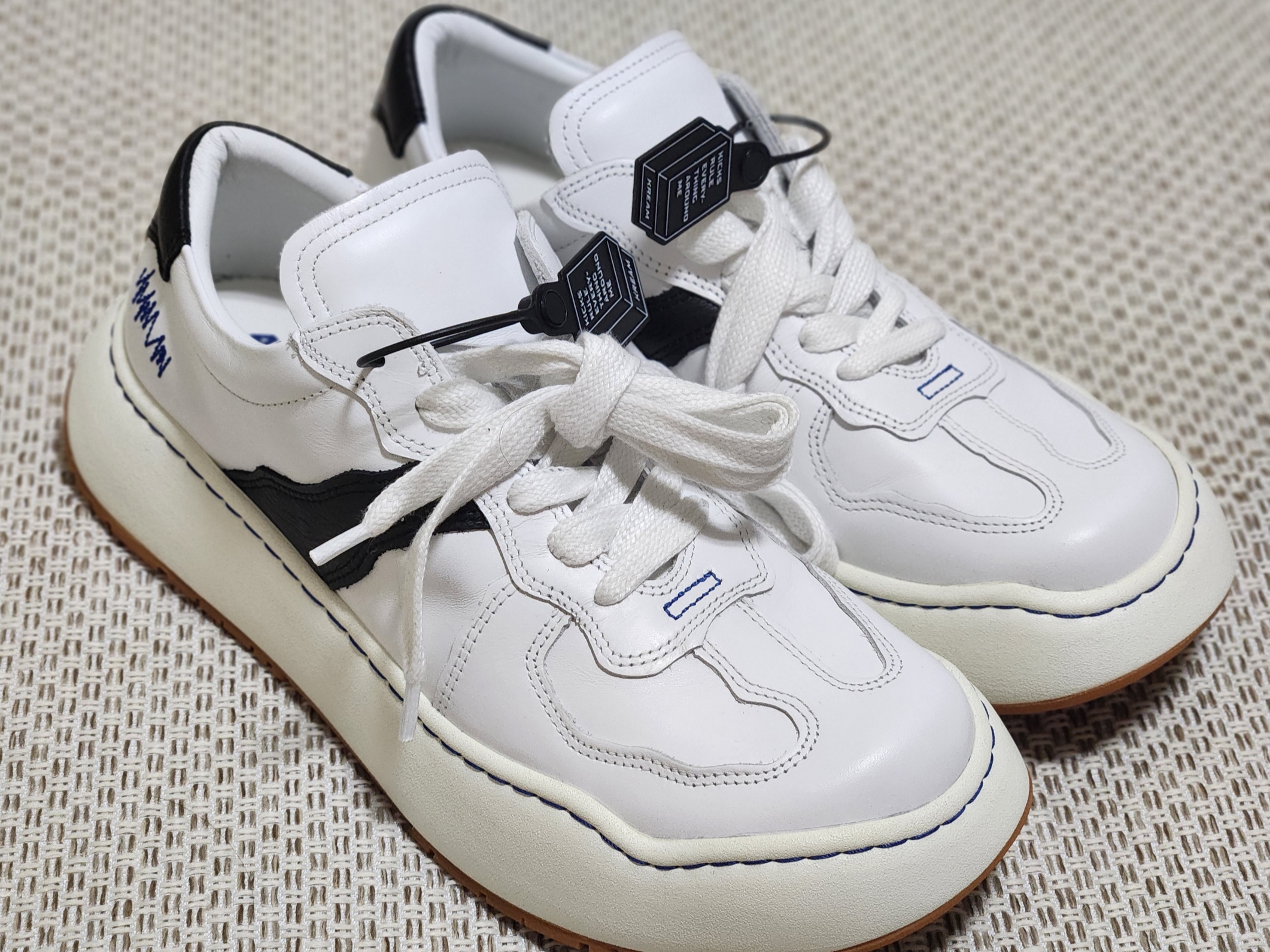 Ader Error Log; Baus White 착용 스타일 - 1