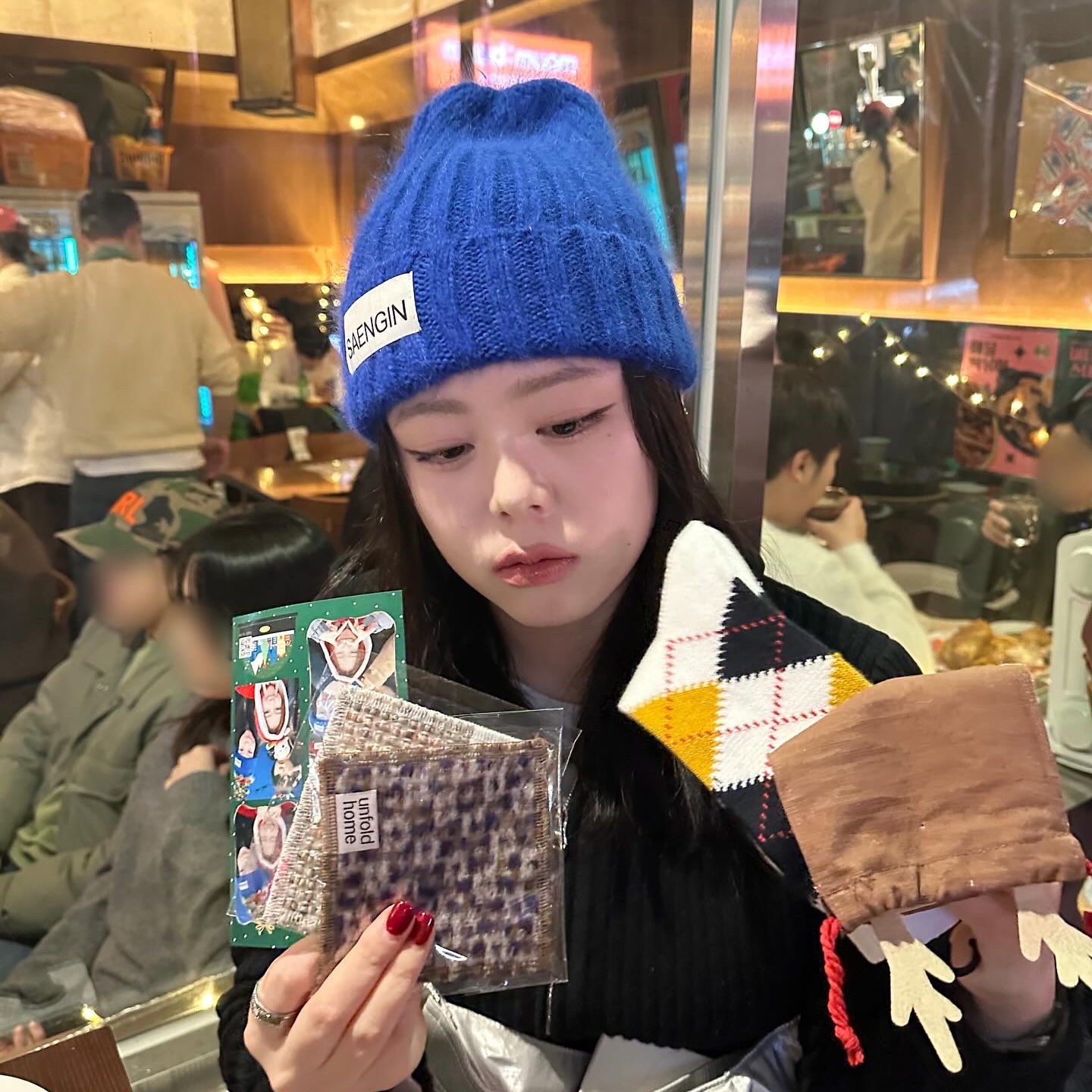 생긴스튜디오 앙고라 컬러 비니 블루 착용 스타일
