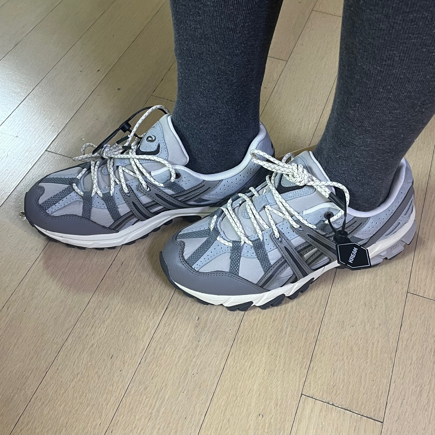 Asics Gel-Sonoma 15-50 Oyster Grey Clay Grey 착용 스타일 - 2