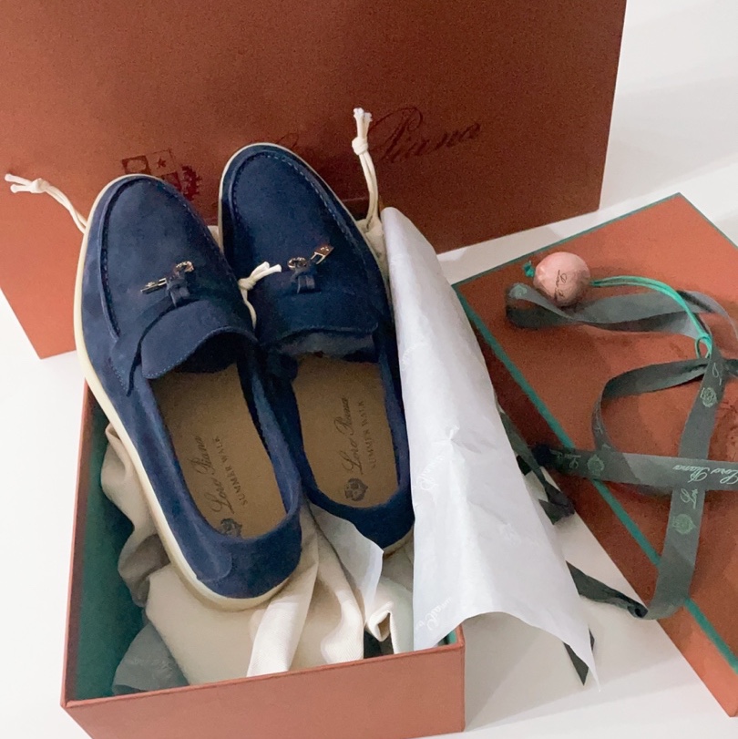 (W) Loro Piana Summer Charms Walk Suede Calfskin Argo Blue Melange 착용 스타일
