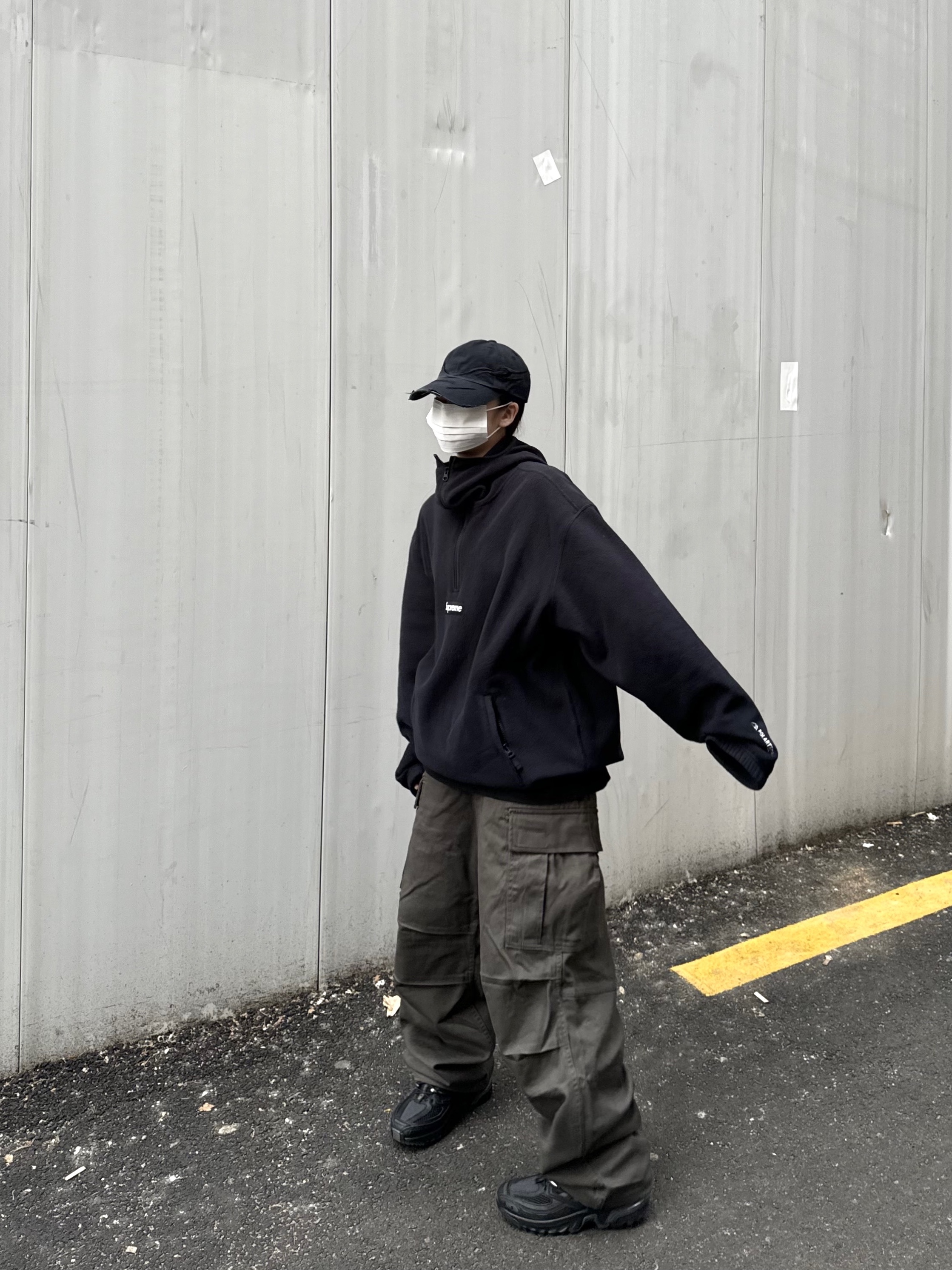 Supreme Polartec Facemask Half Zip Hooded Sweatshirt Black - 23FW, Salomon ACS Pro ADV Triple Black 착용 스타일 - 1