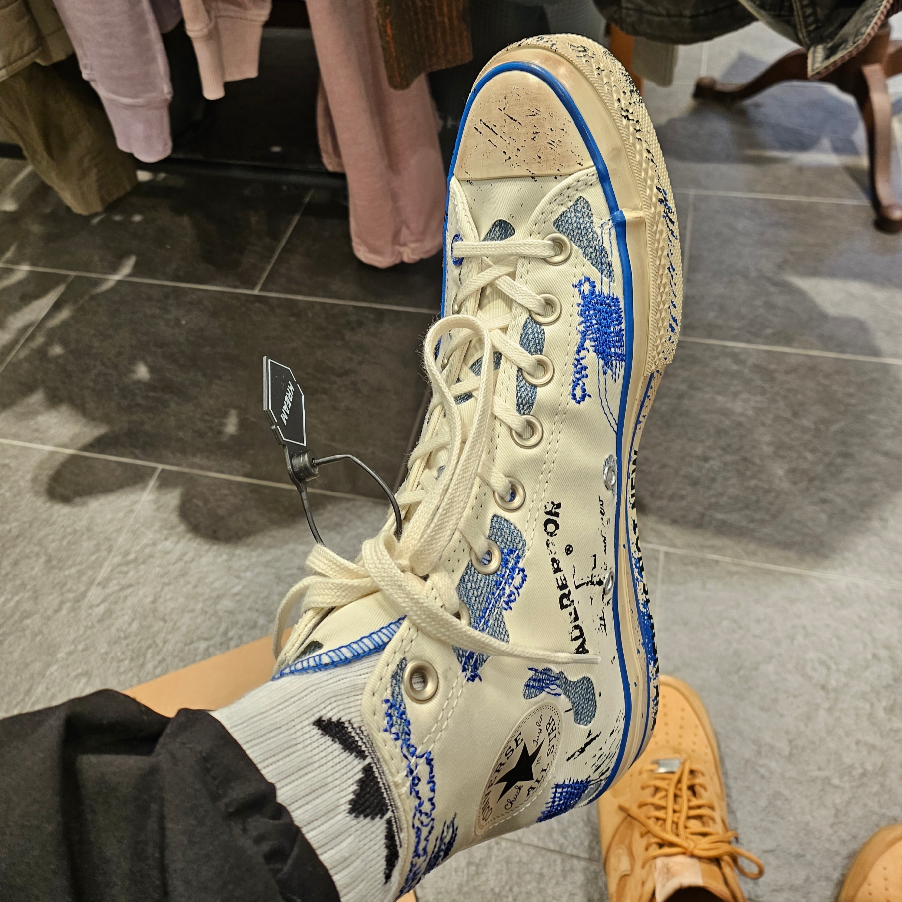Converse x Ader Error Chuck 70 High White 착용 스타일 - 3
