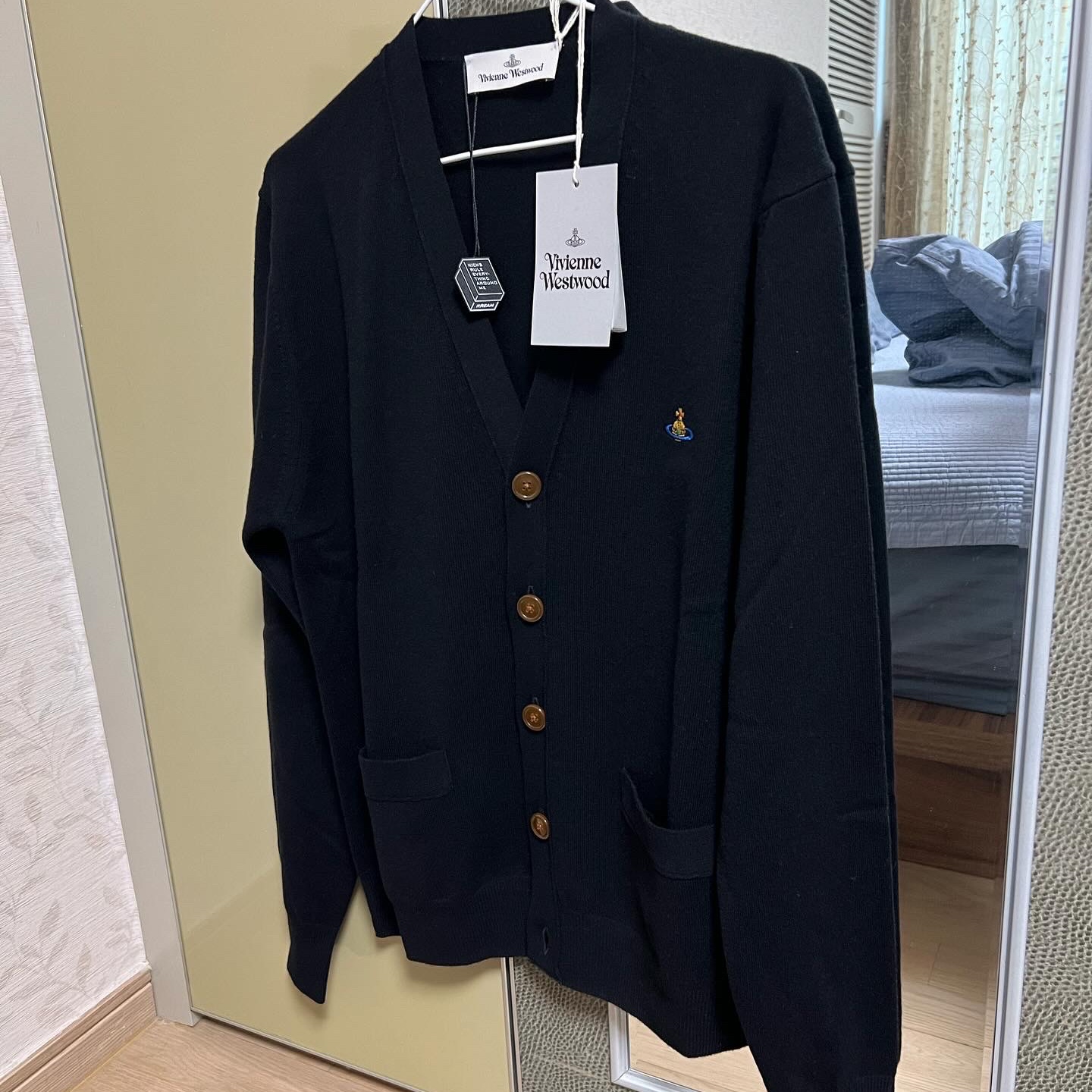 Vivienne Westwood Cardigan Black 착용 스타일 - 3