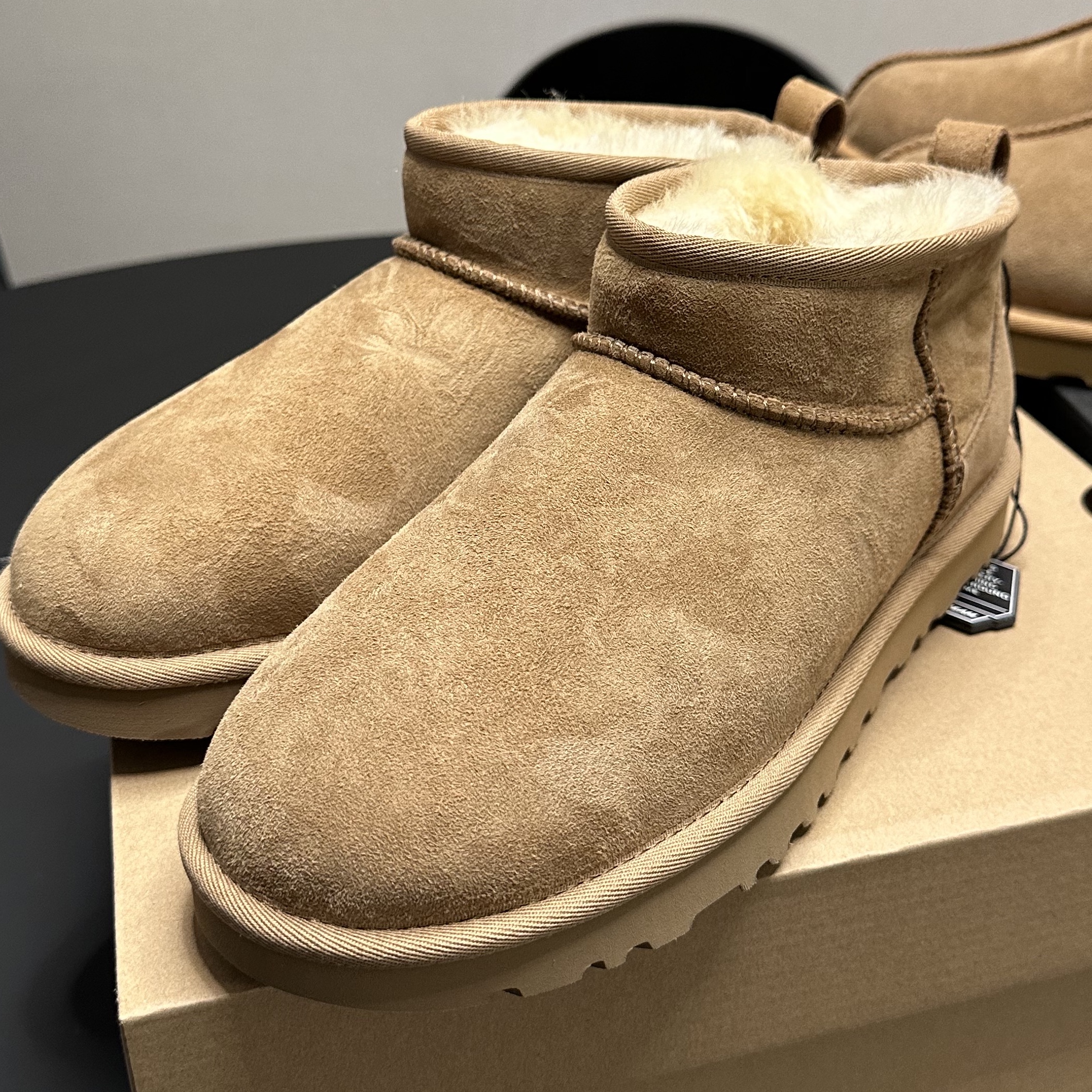 UGG Tasman Slipper Chestnut, (W) UGG Classic Ultra Mini Boots Chestnut 착용 스타일 - 4