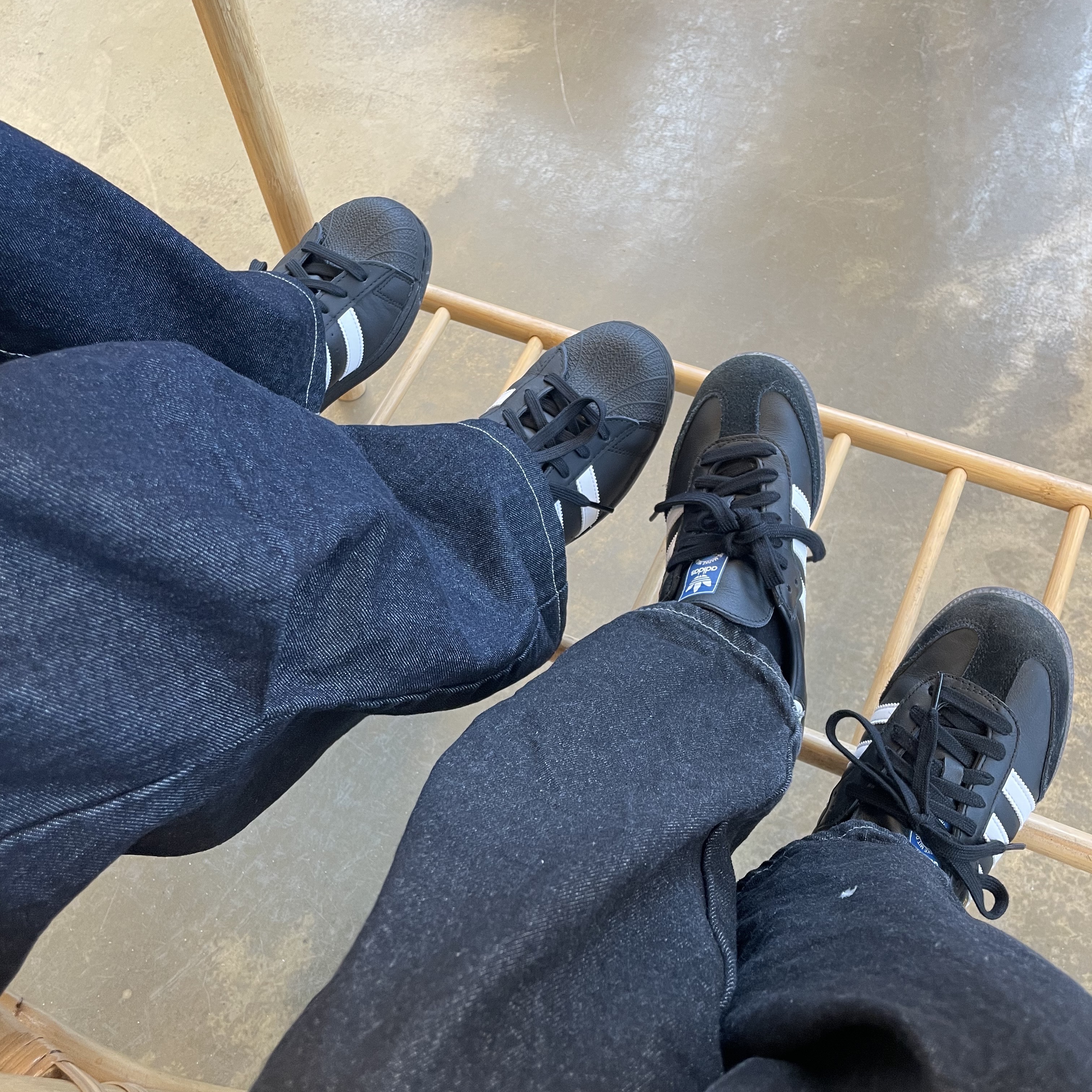 Adidas Samba OG Black White Gum 착용 스타일