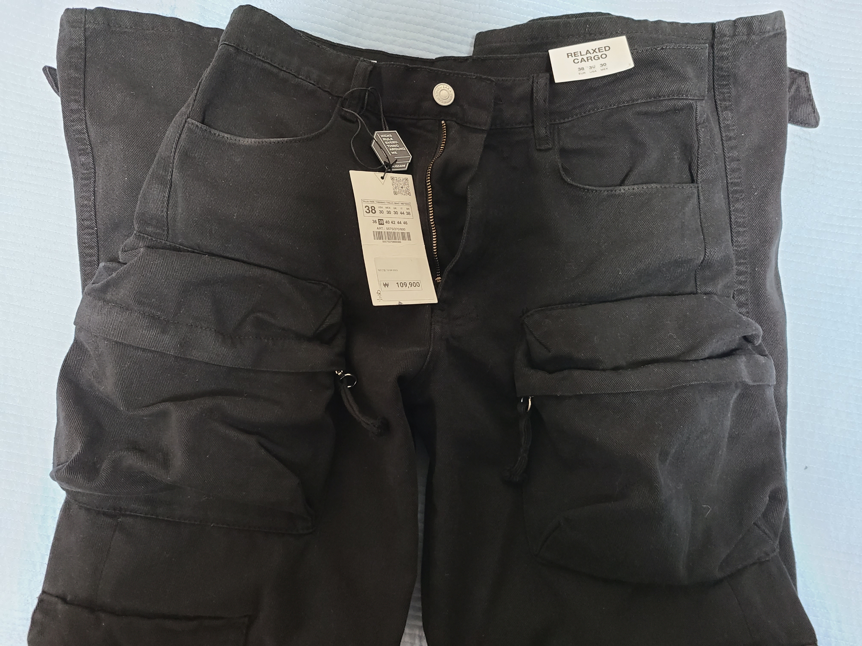 Zara Utility Pocket Pants Black 착용 스타일 - 3