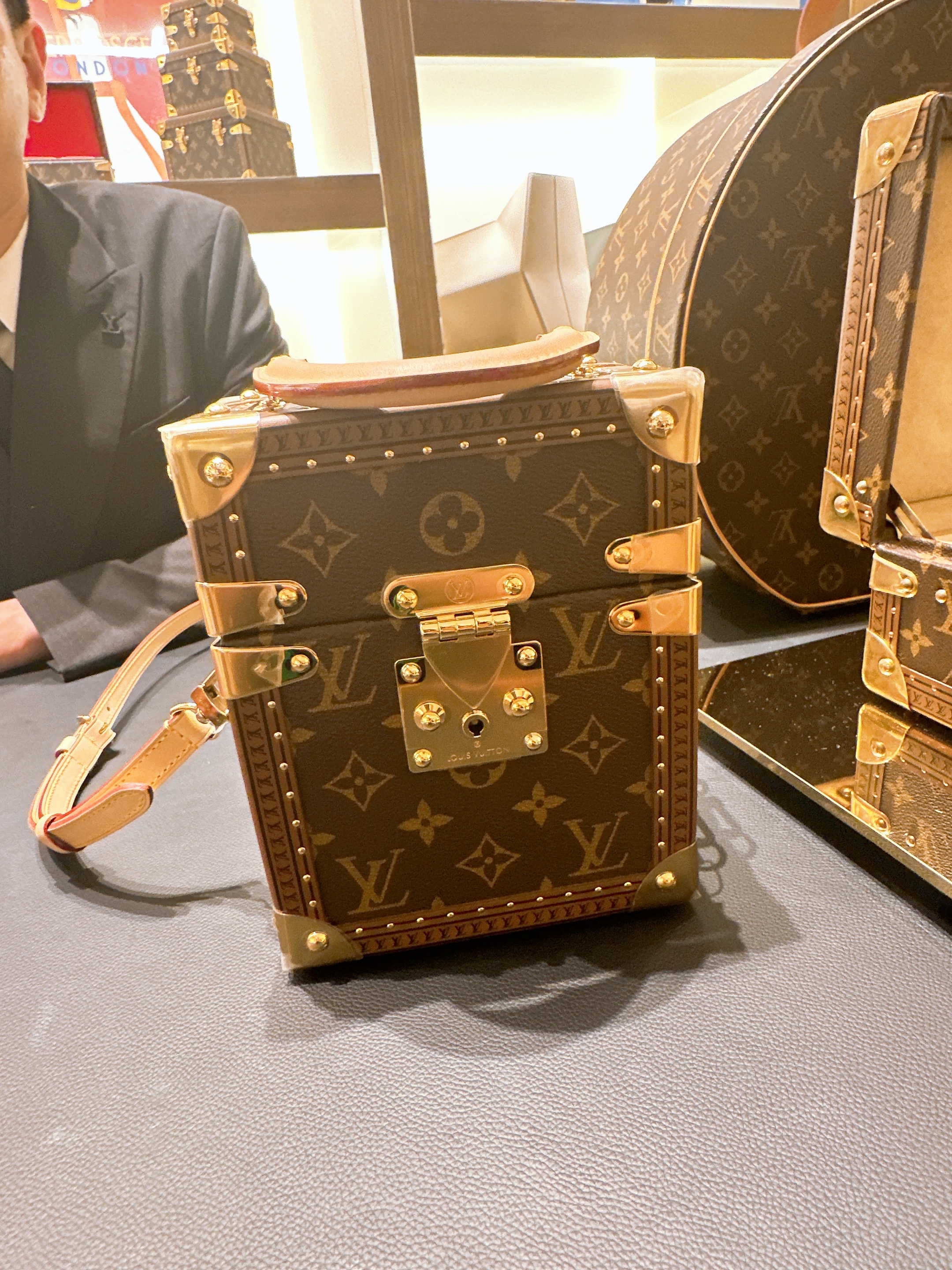 Louis Vuitton 8 Watch Case Monogram 착용 스타일
