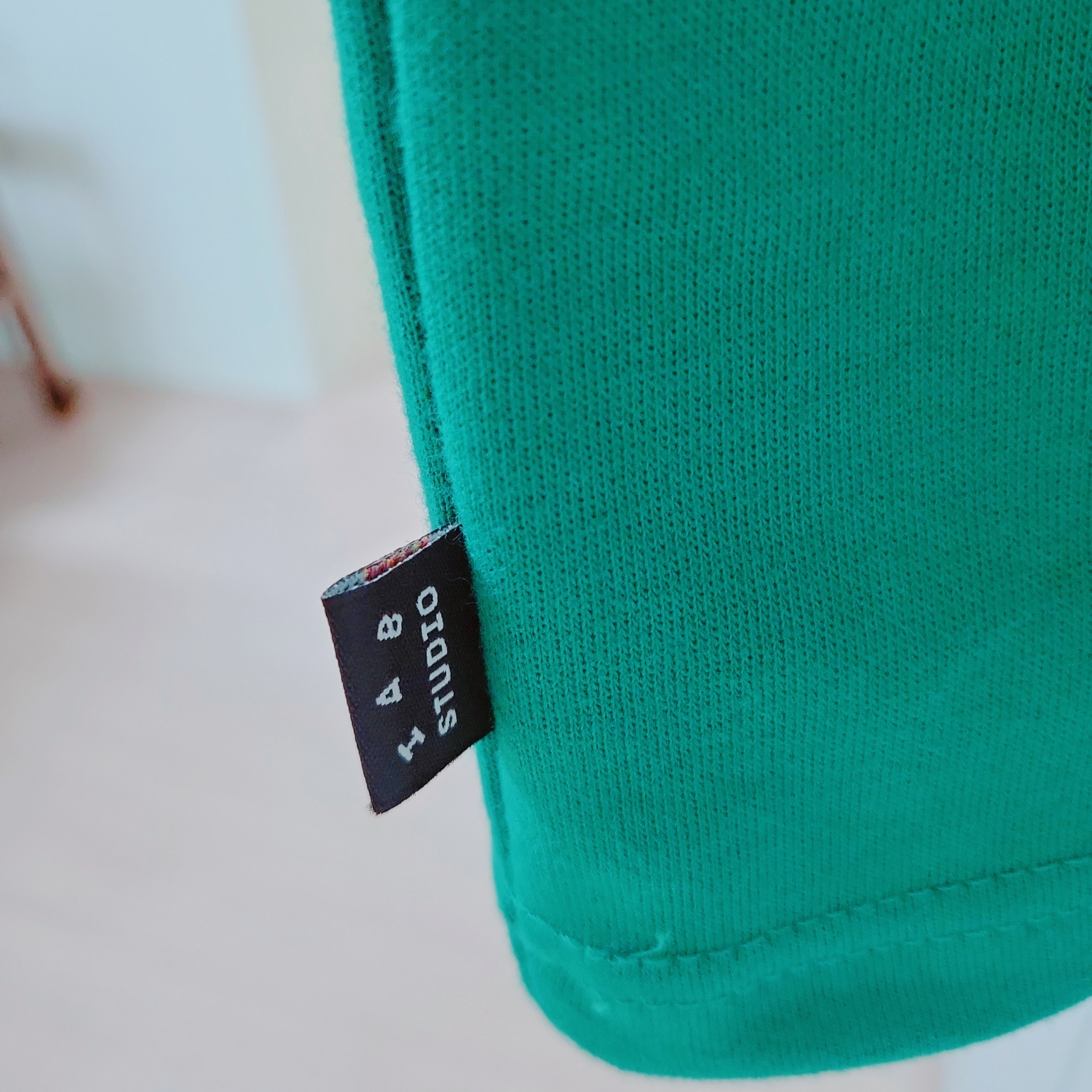 IAB Studio T-Shirt Green Pink 착용 스타일 - 5