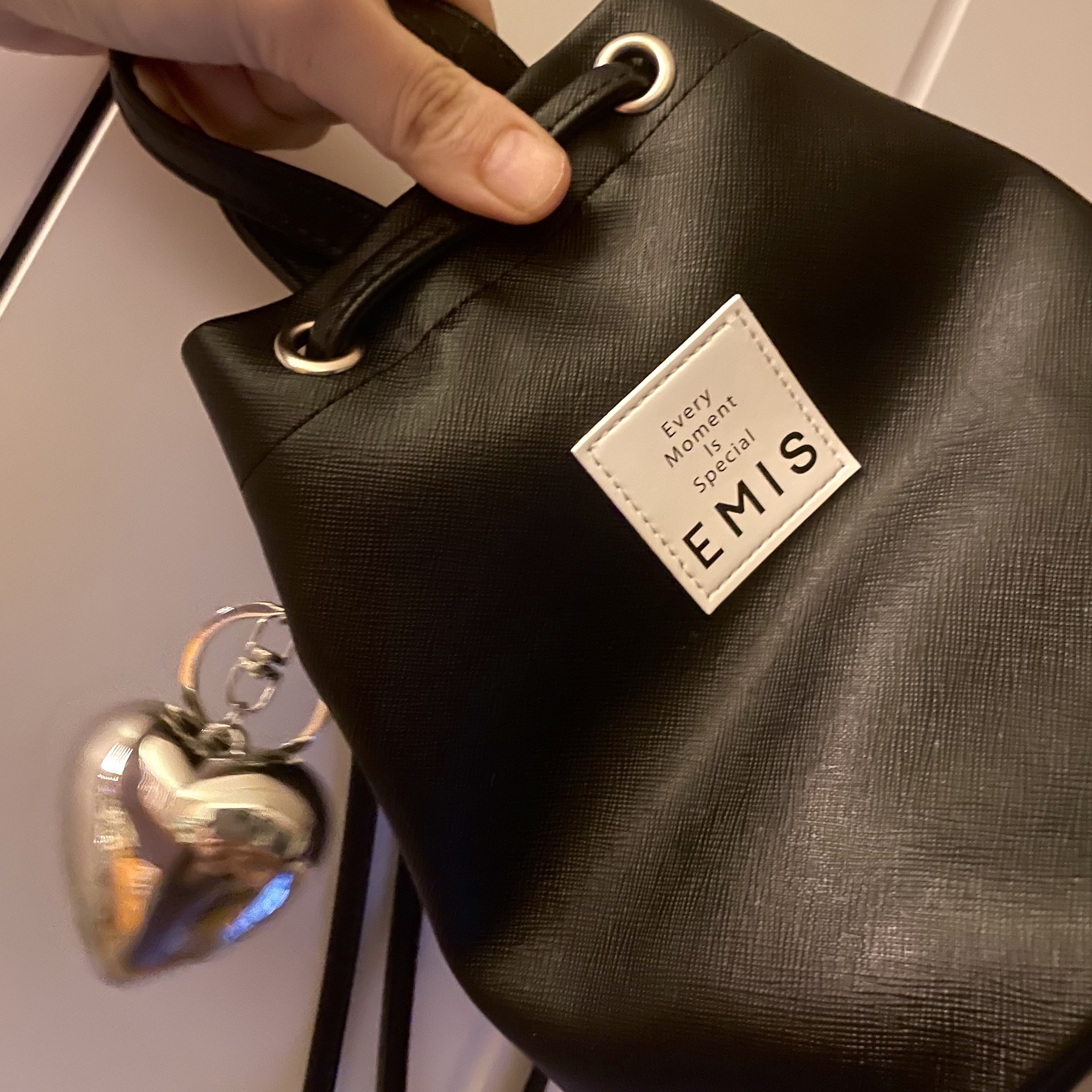 Emis Leather Mini Backpack Black 착용 스타일
