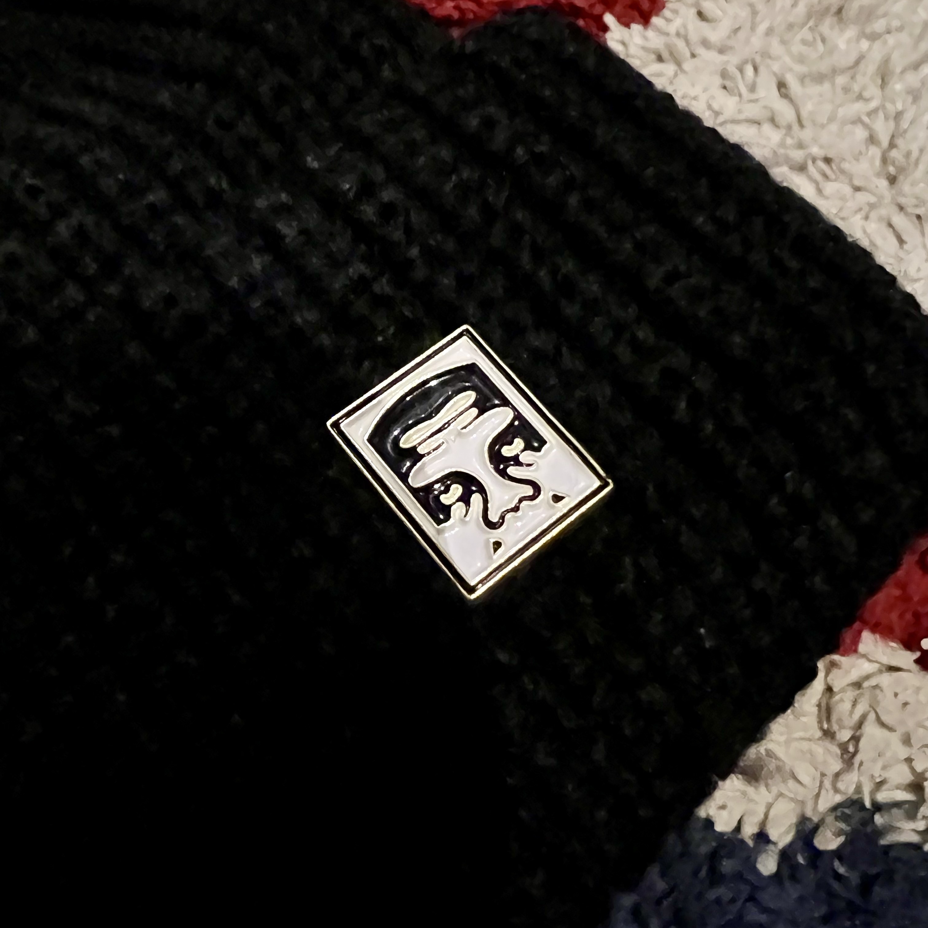 Obey Micro Beanie Black, Apple Airpods Pro 2nd Gen with MagSafe Charging Case USB C (Korean Ver.) 착용 스타일 - 2