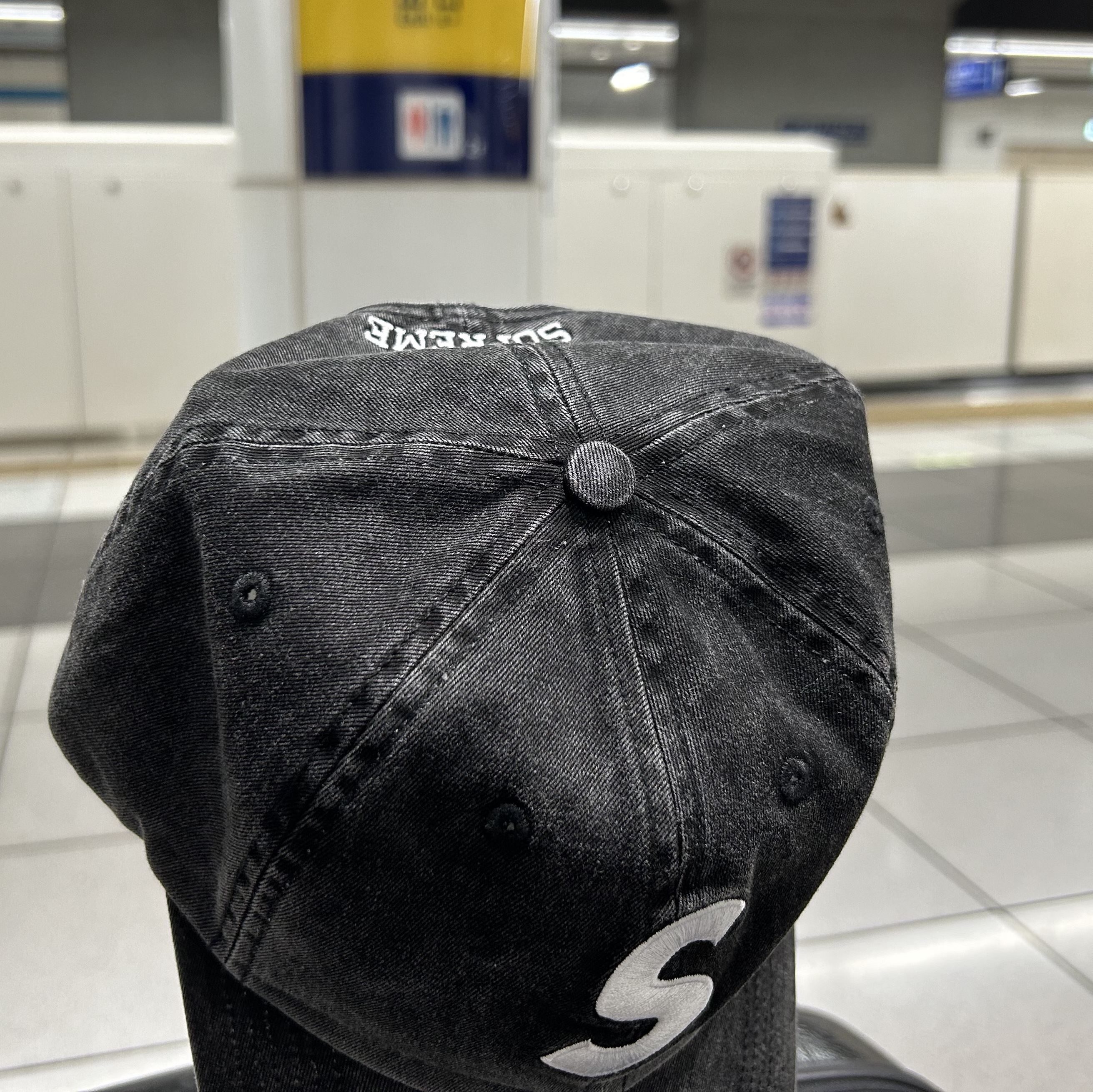 Supreme Pigment Print S Logo 6-Panel Black - 23FW 착용 스타일